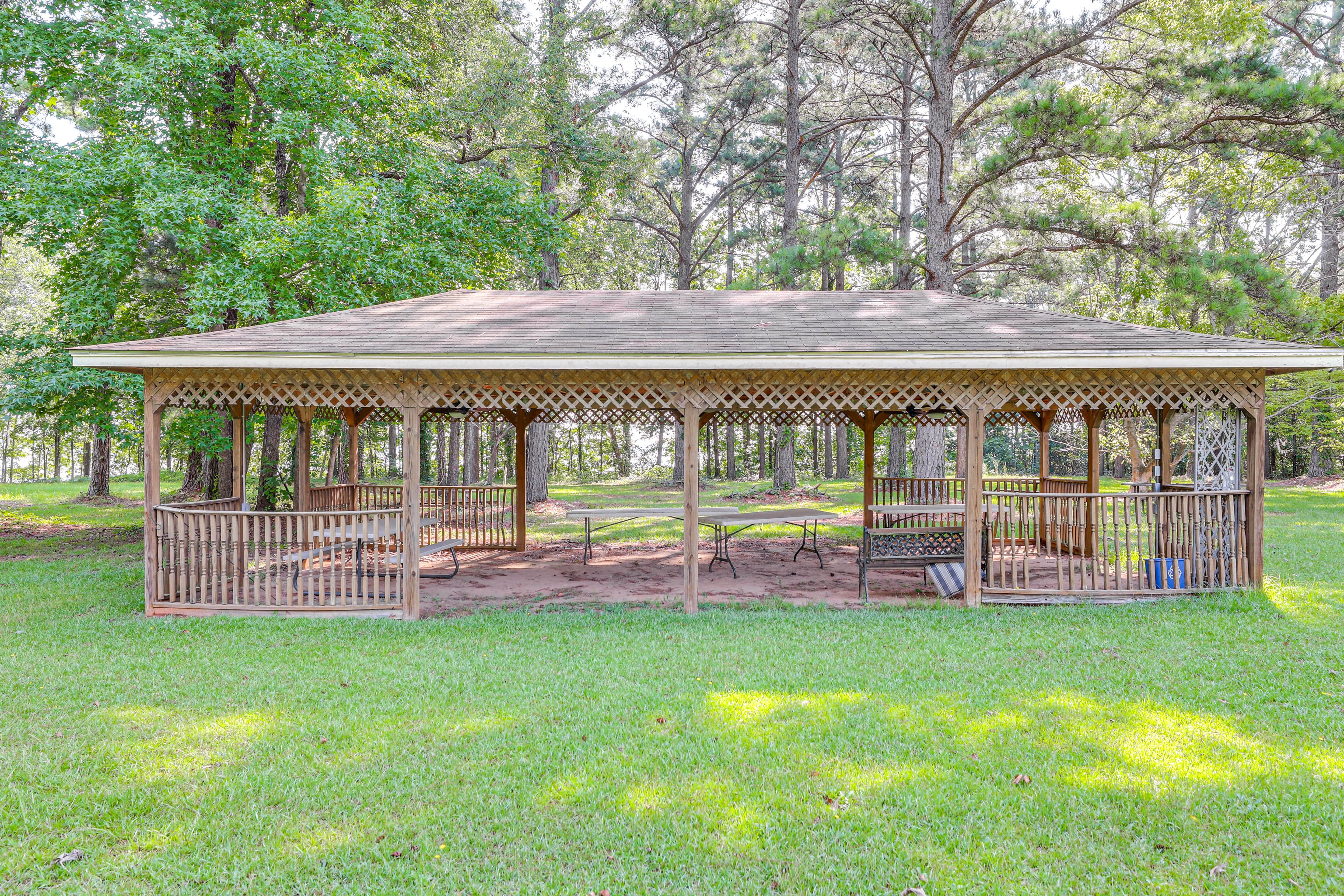 Gazebo | Picnic Tables