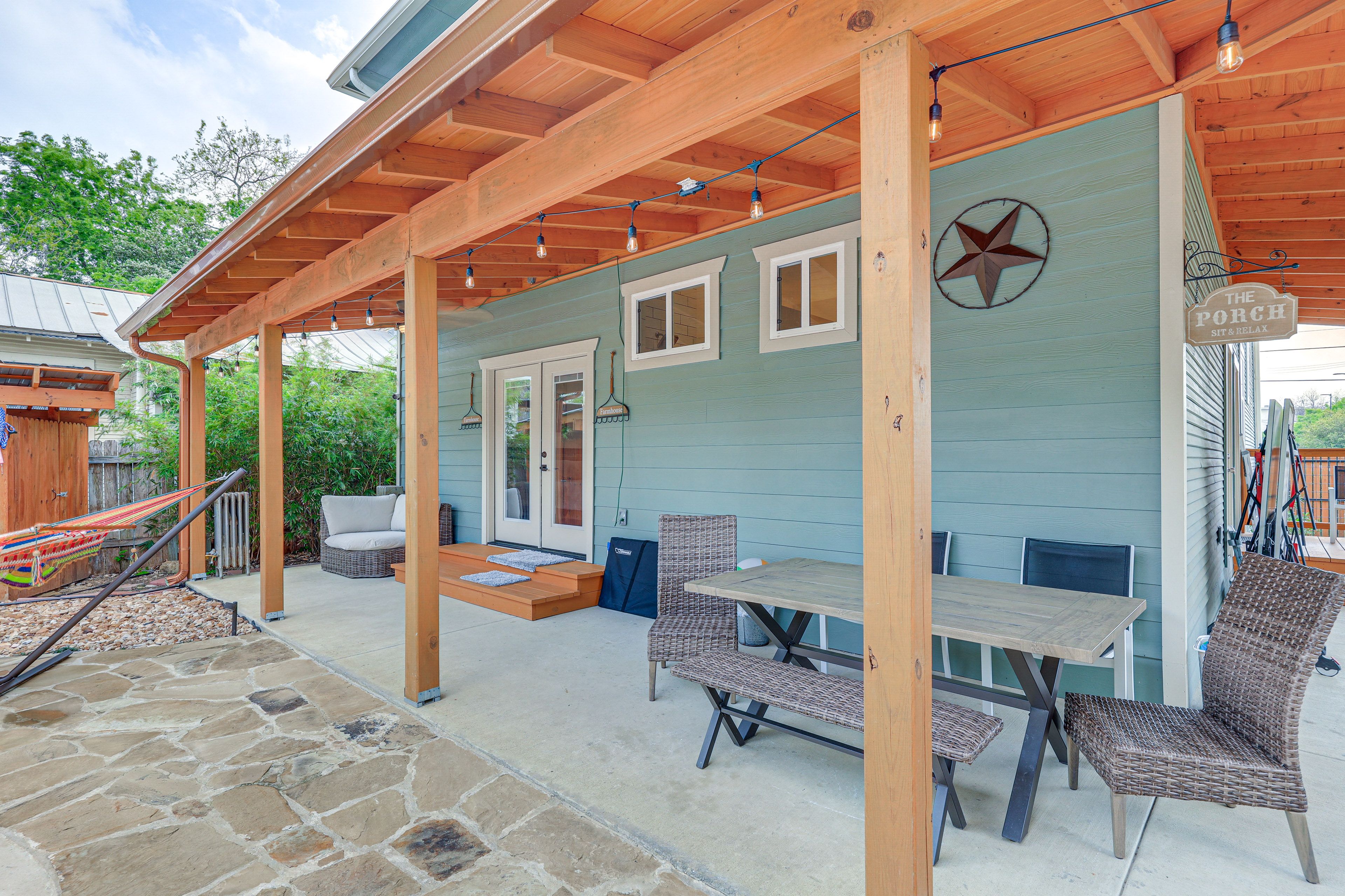 Covered Patio | Outdoor Dining | Ping-Pong Table