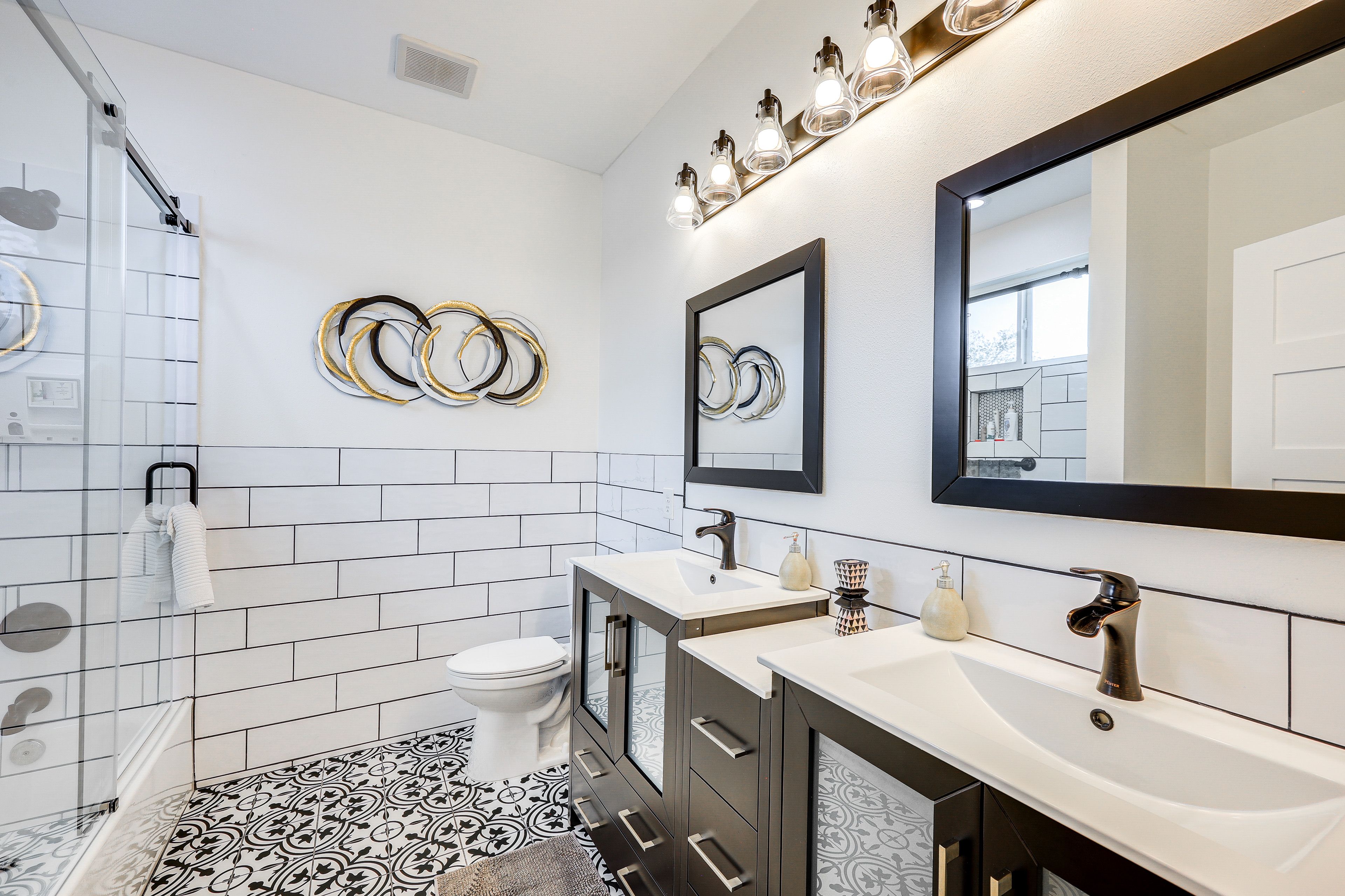 En-Suite Bathroom | 2nd Floor | Complimentary Toiletries | Hair Dryer