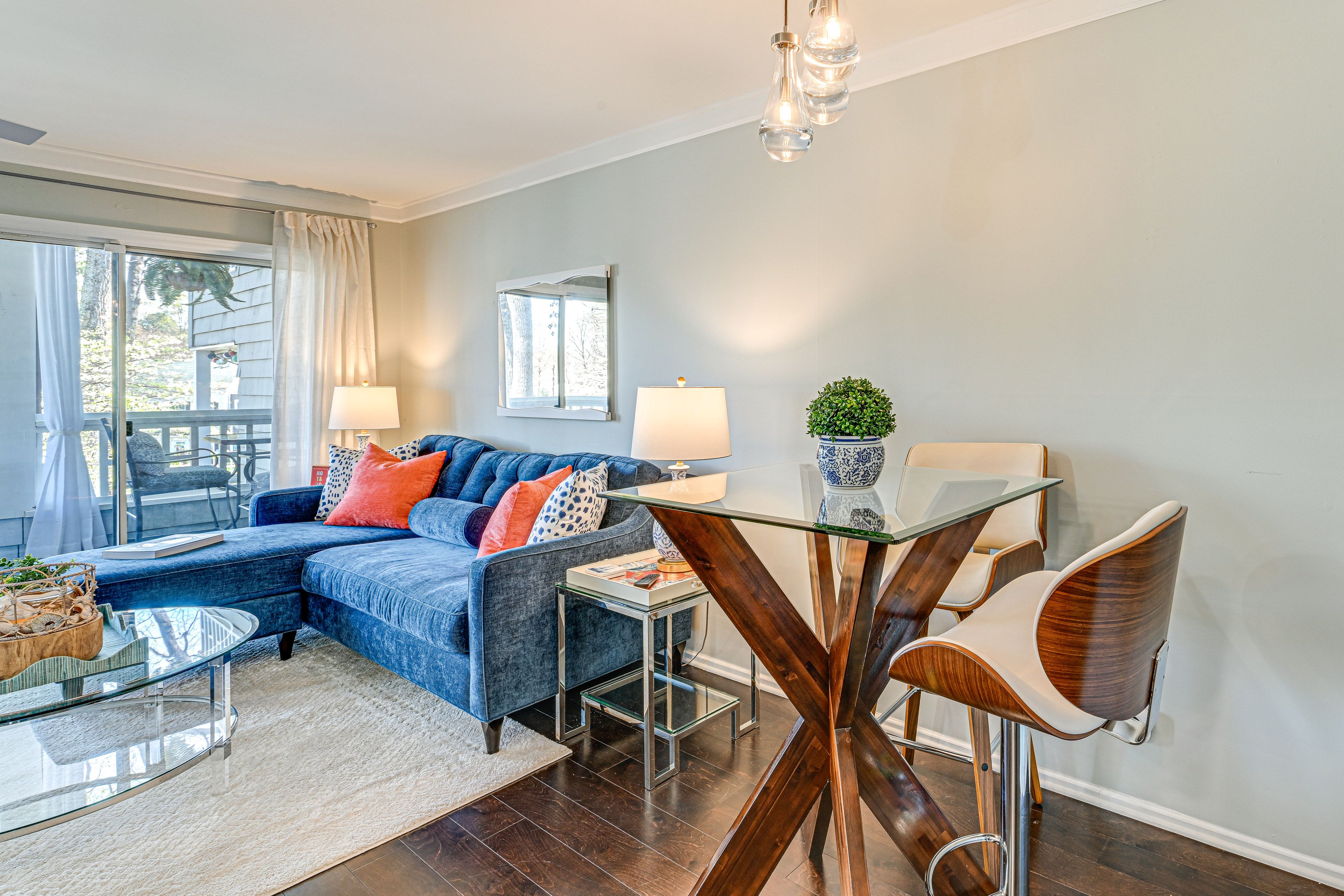 Dining Area | Dishware & Flatware | Central A/C & Heat