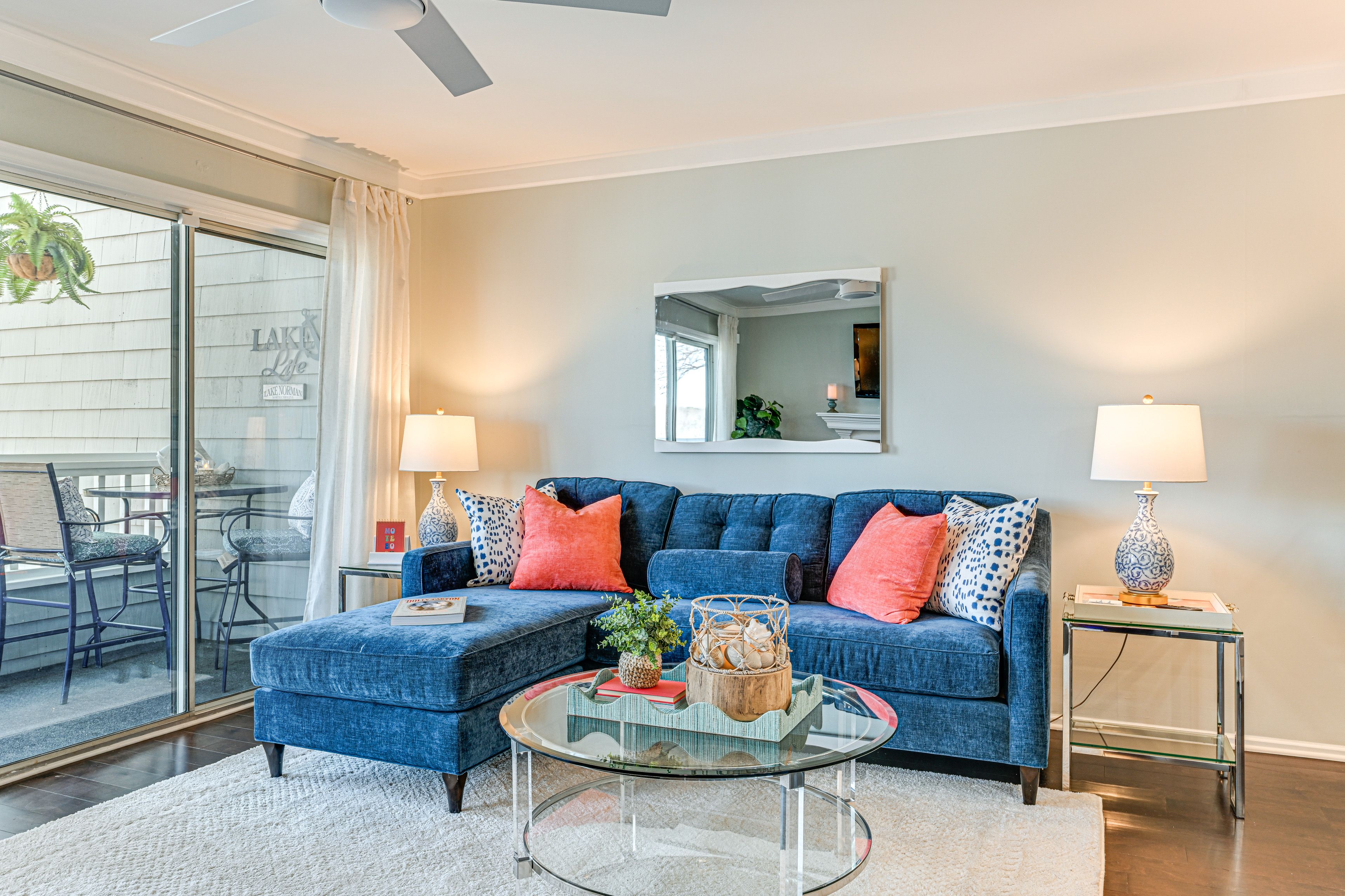 Living Room | Free WiFi | Smart TV