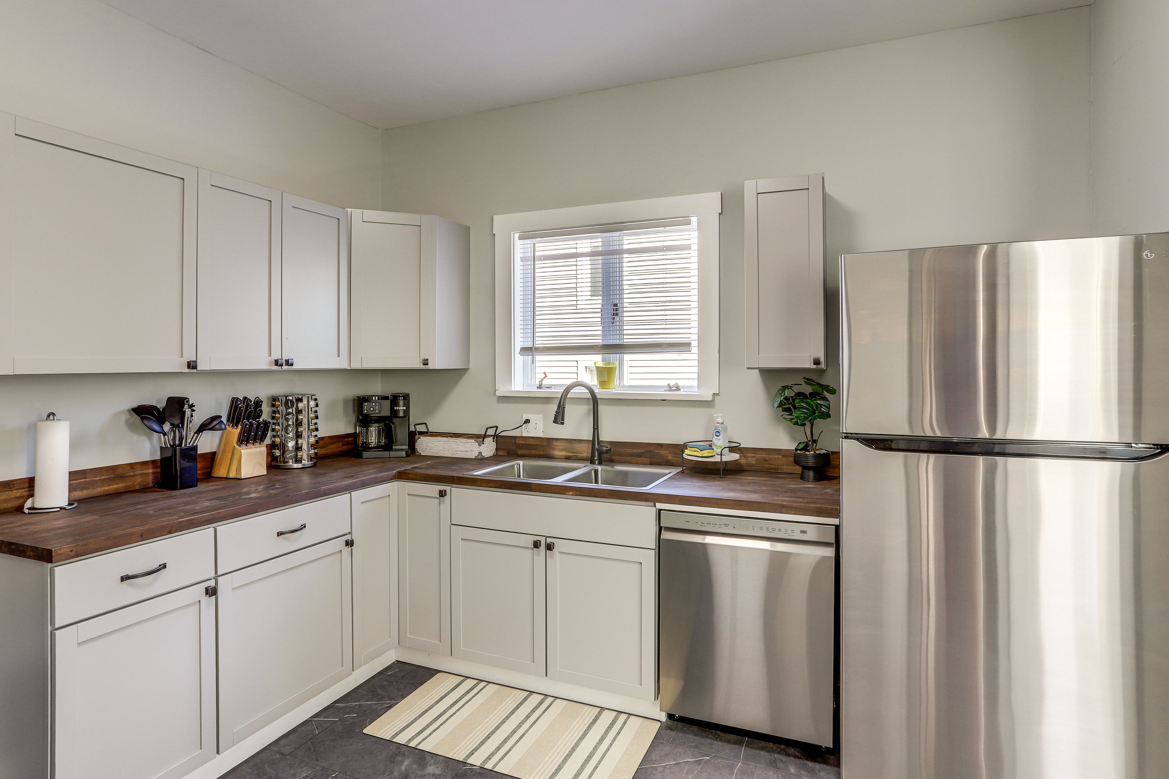Kitchen | 1st Floor | Cooking Basics | Stove/Oven | Drip/Keurig Coffee Maker