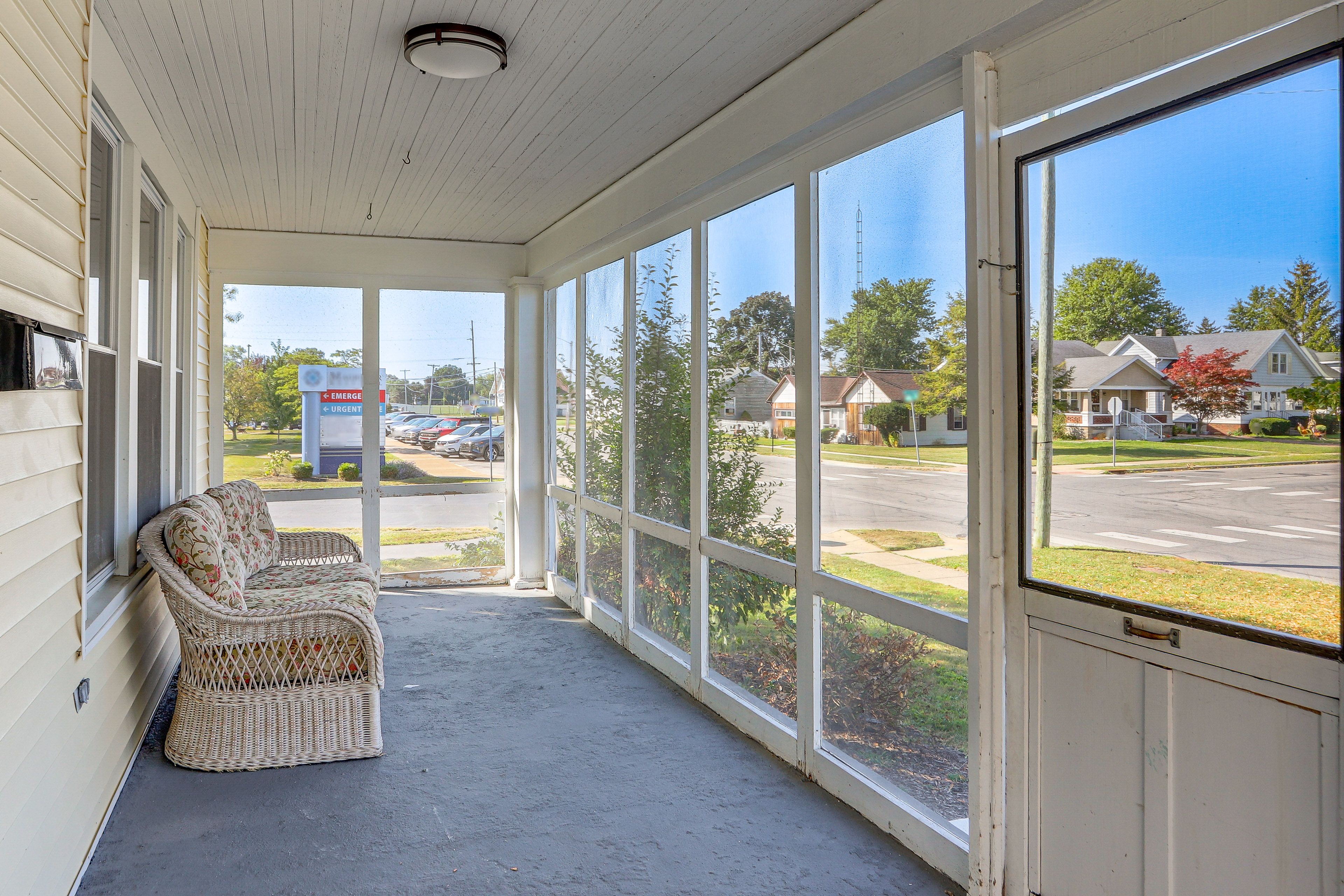 Screened-In Porch | 1st Floor