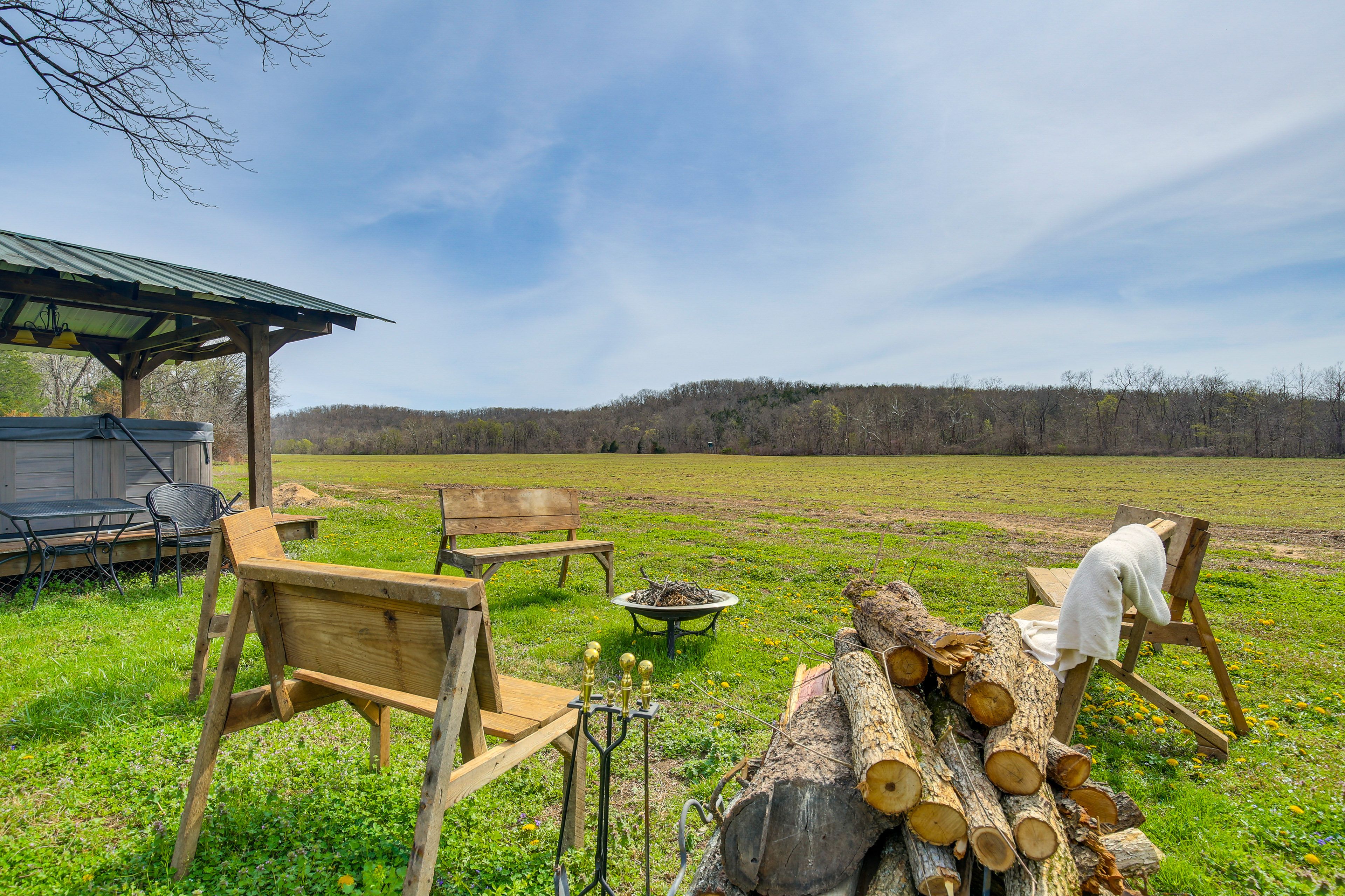 Yard Space | Fire Pit | Outdoor Seating