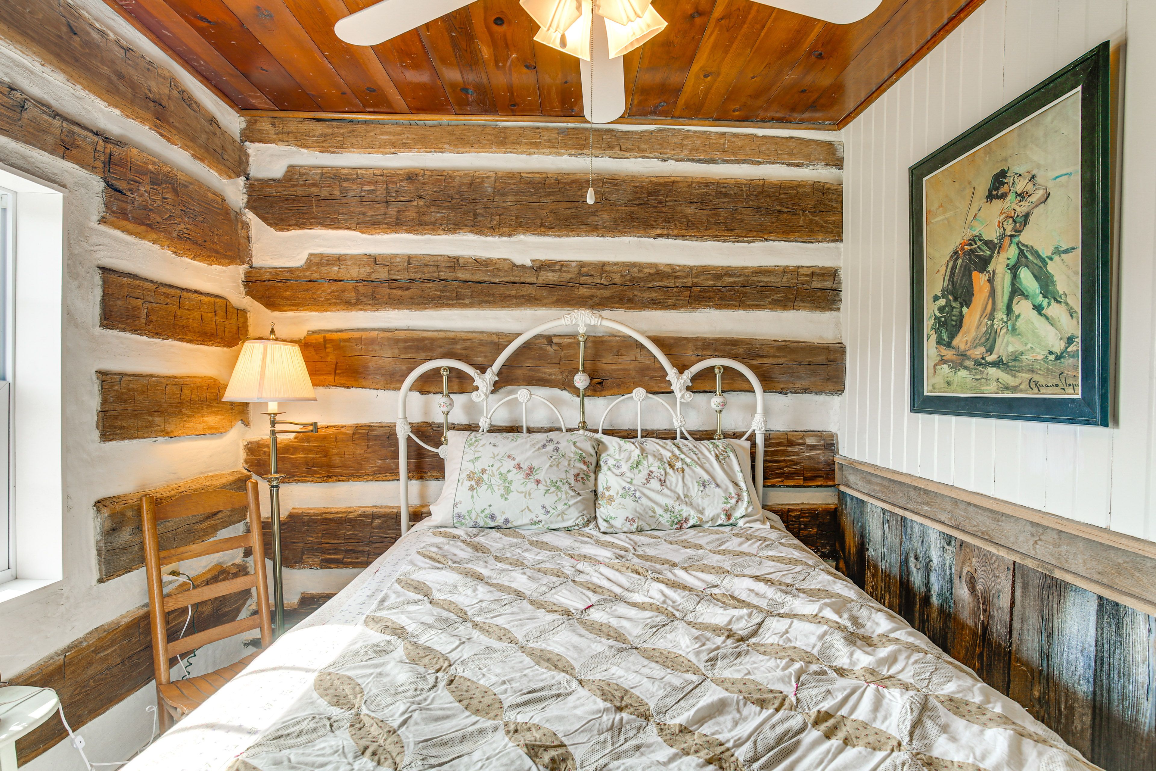 Bedroom 1 | 1st Floor | Queen Bed | Linens Provided