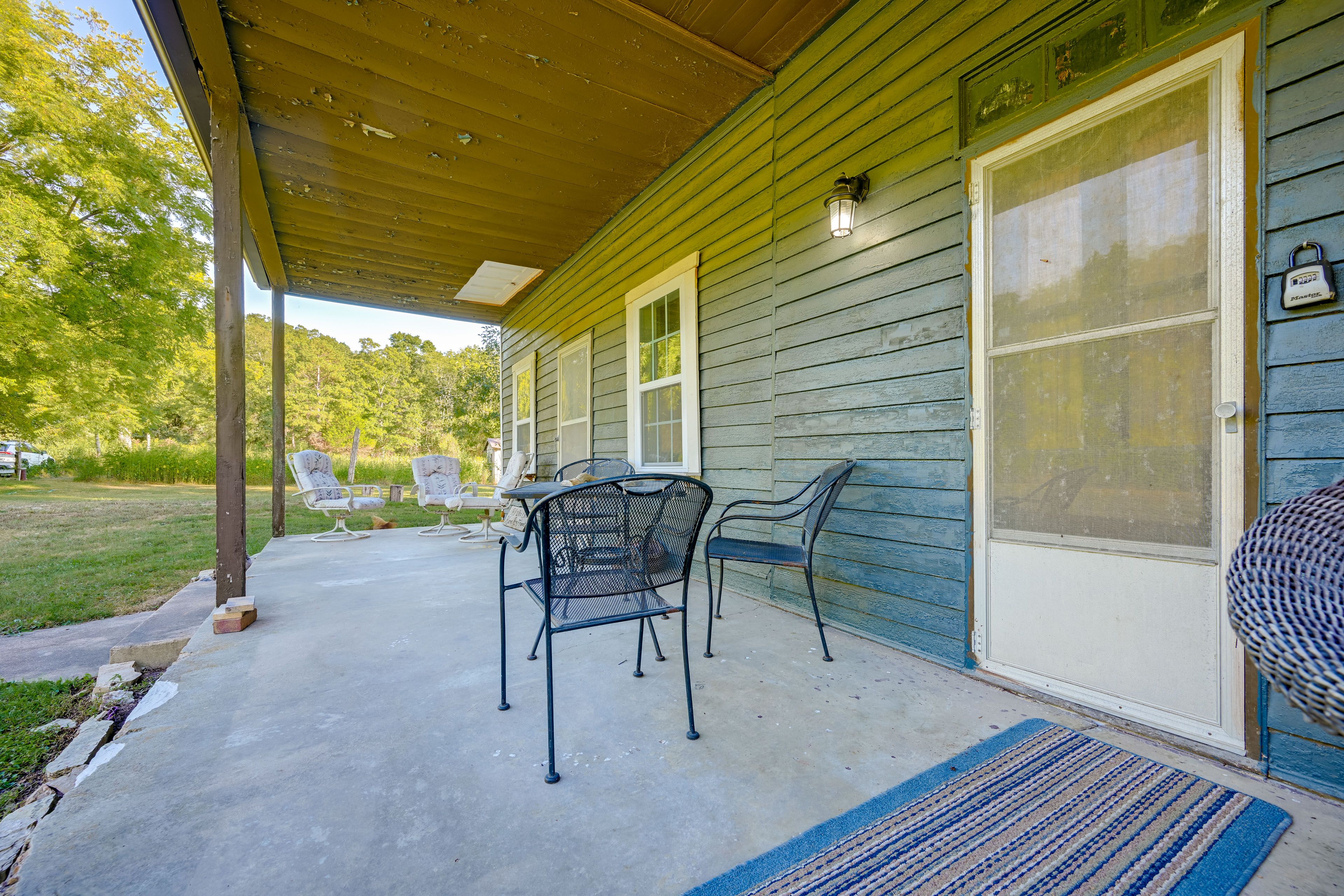 Covered Porch | Swing