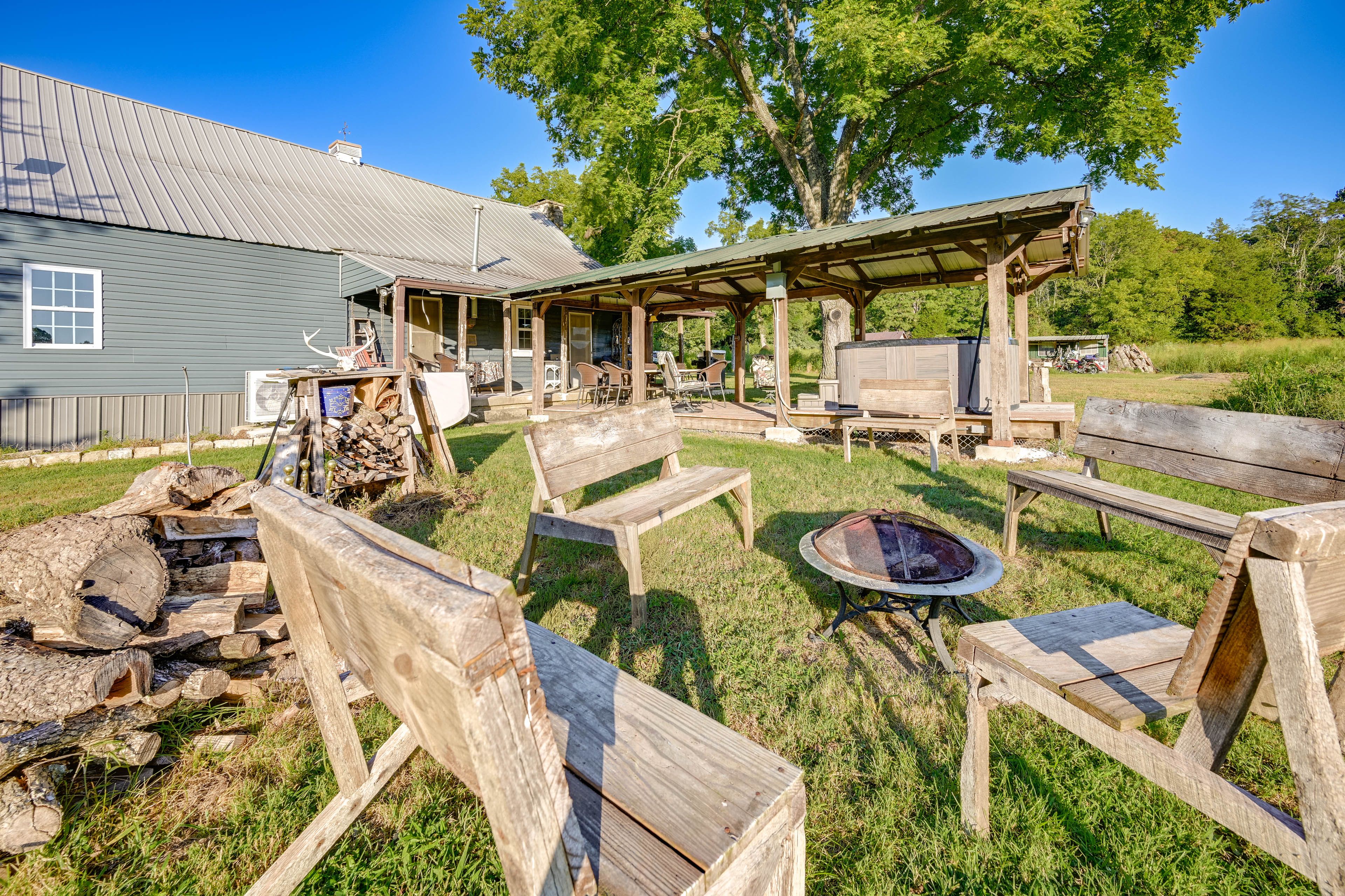 Yard Space | Fire Pit | Outdoor Seating