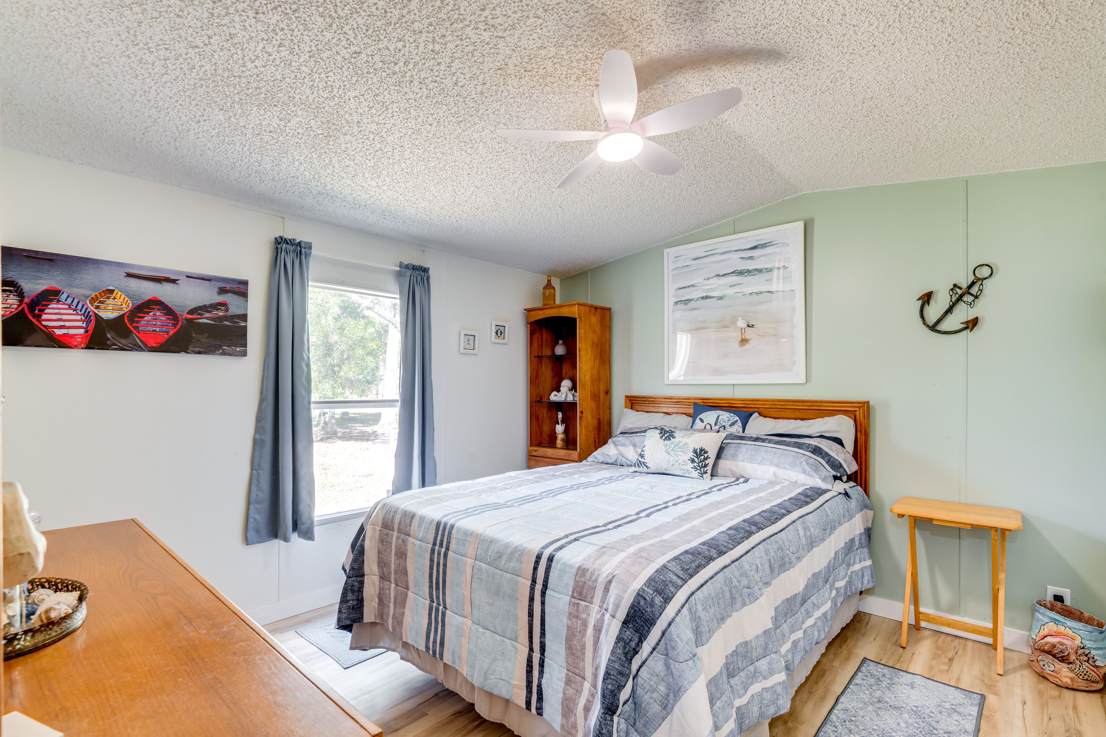 Bedroom 1 | Queen Bed