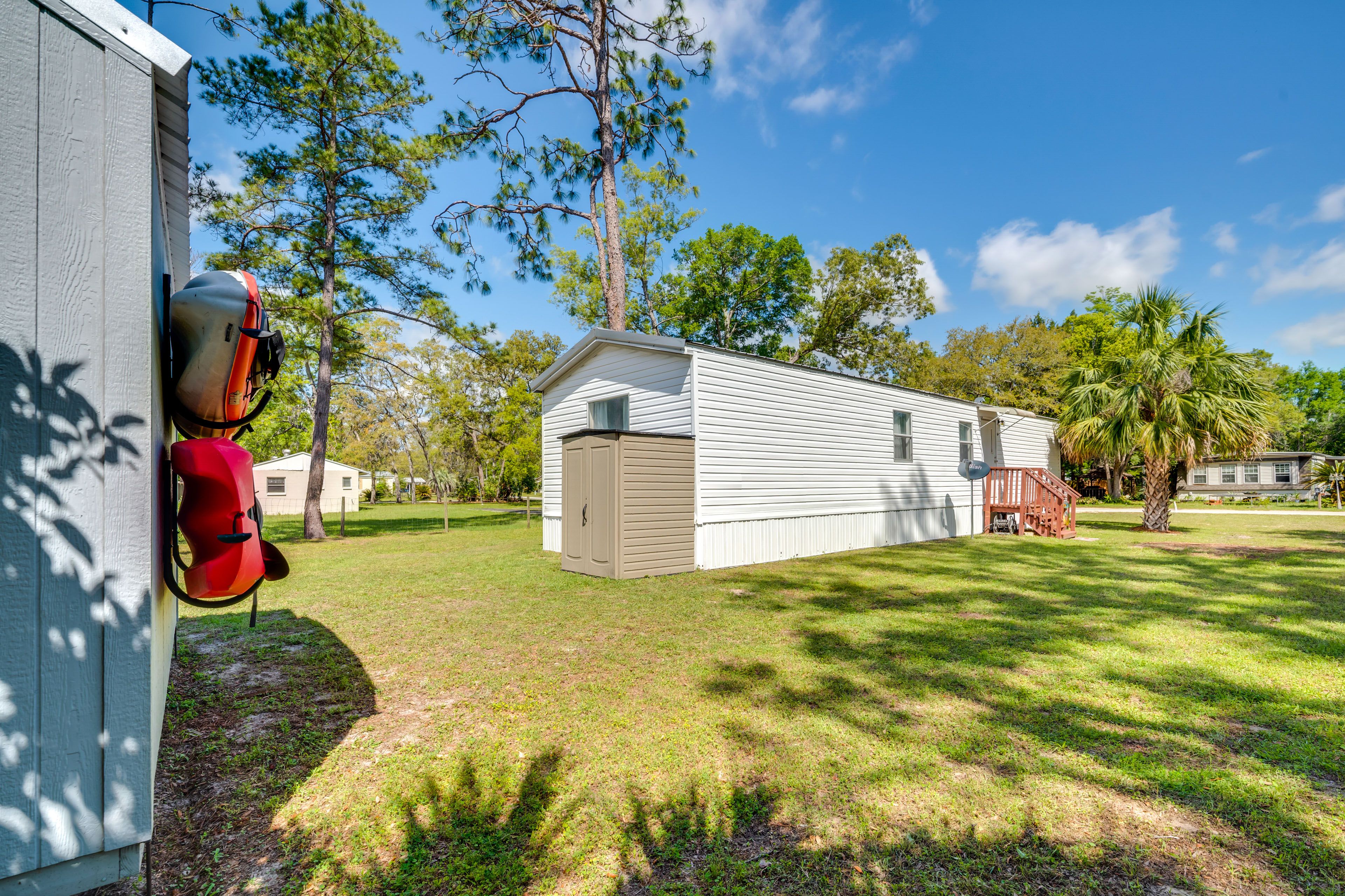House Exterior | 2 Kayaks | Private Yard