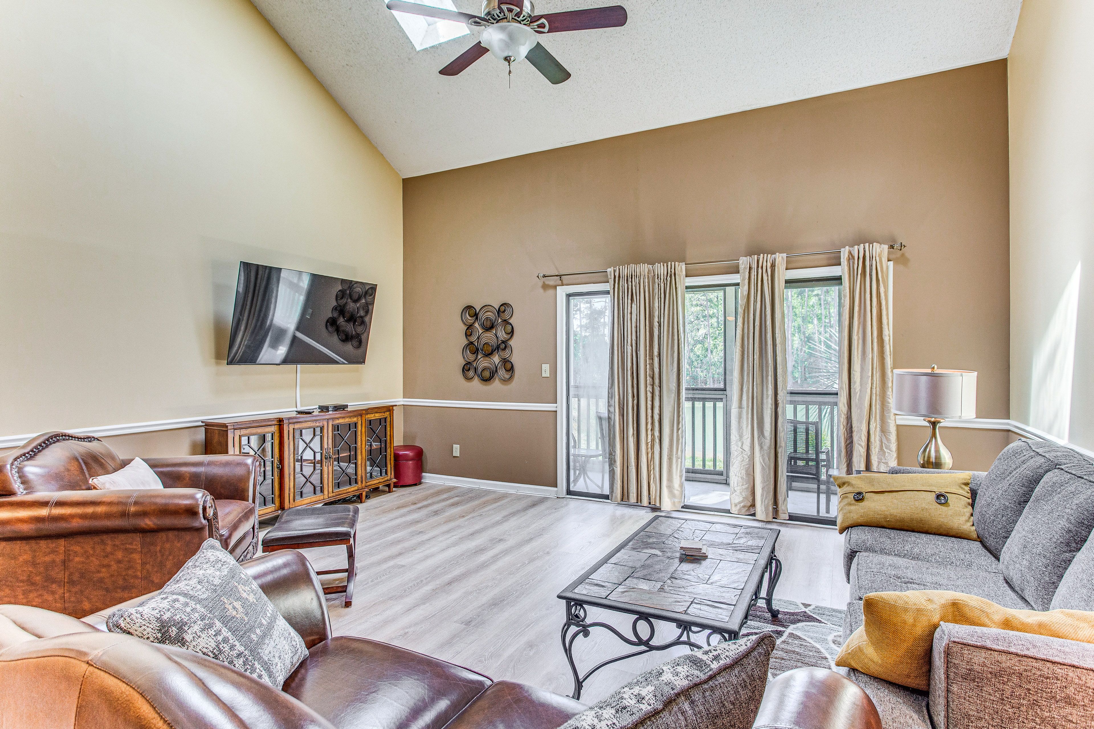 Living Room | Sleeper Sofa | Free WiFi | Central A/C & Heat | 1st Floor