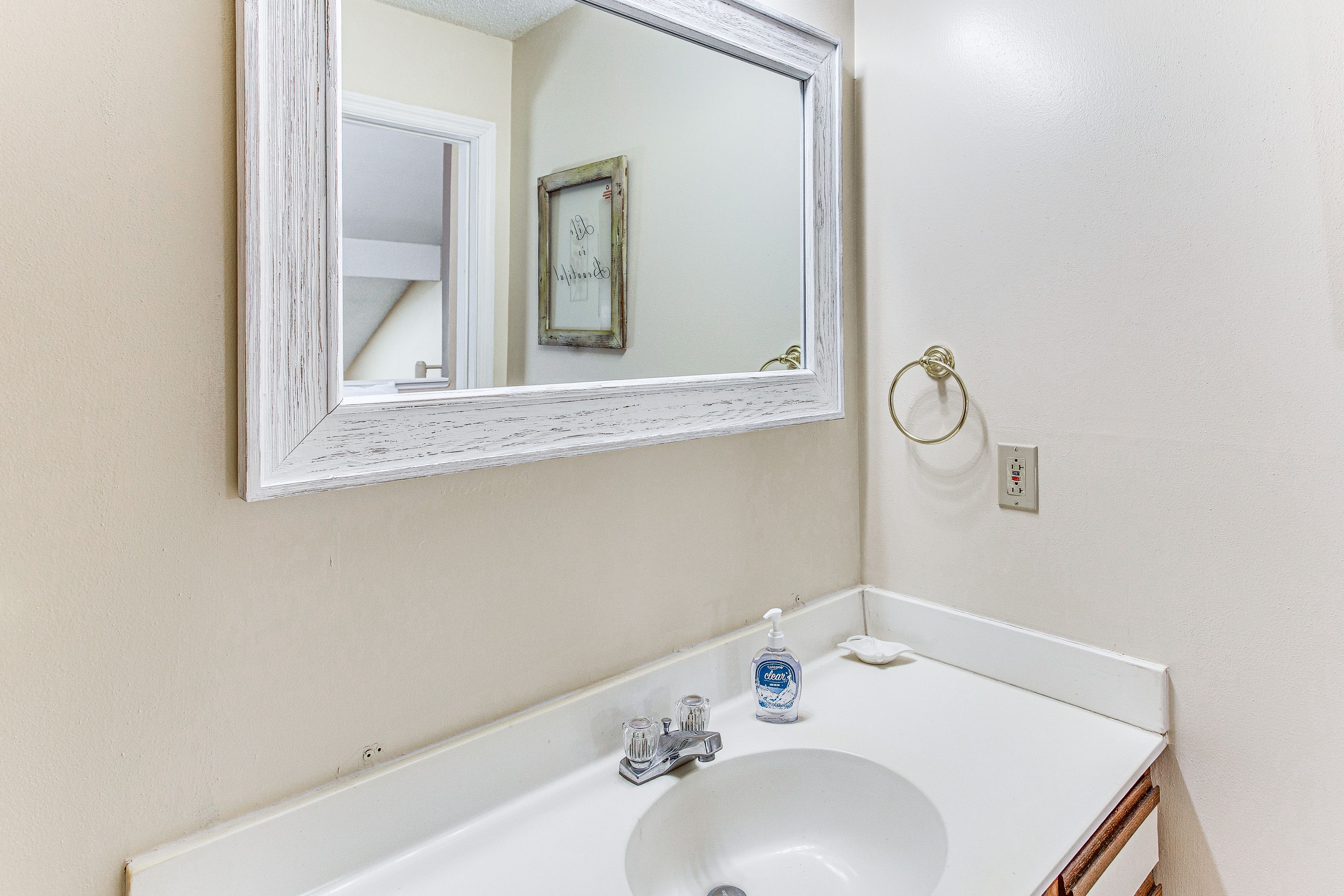 Full Bathroom | 2nd Floor