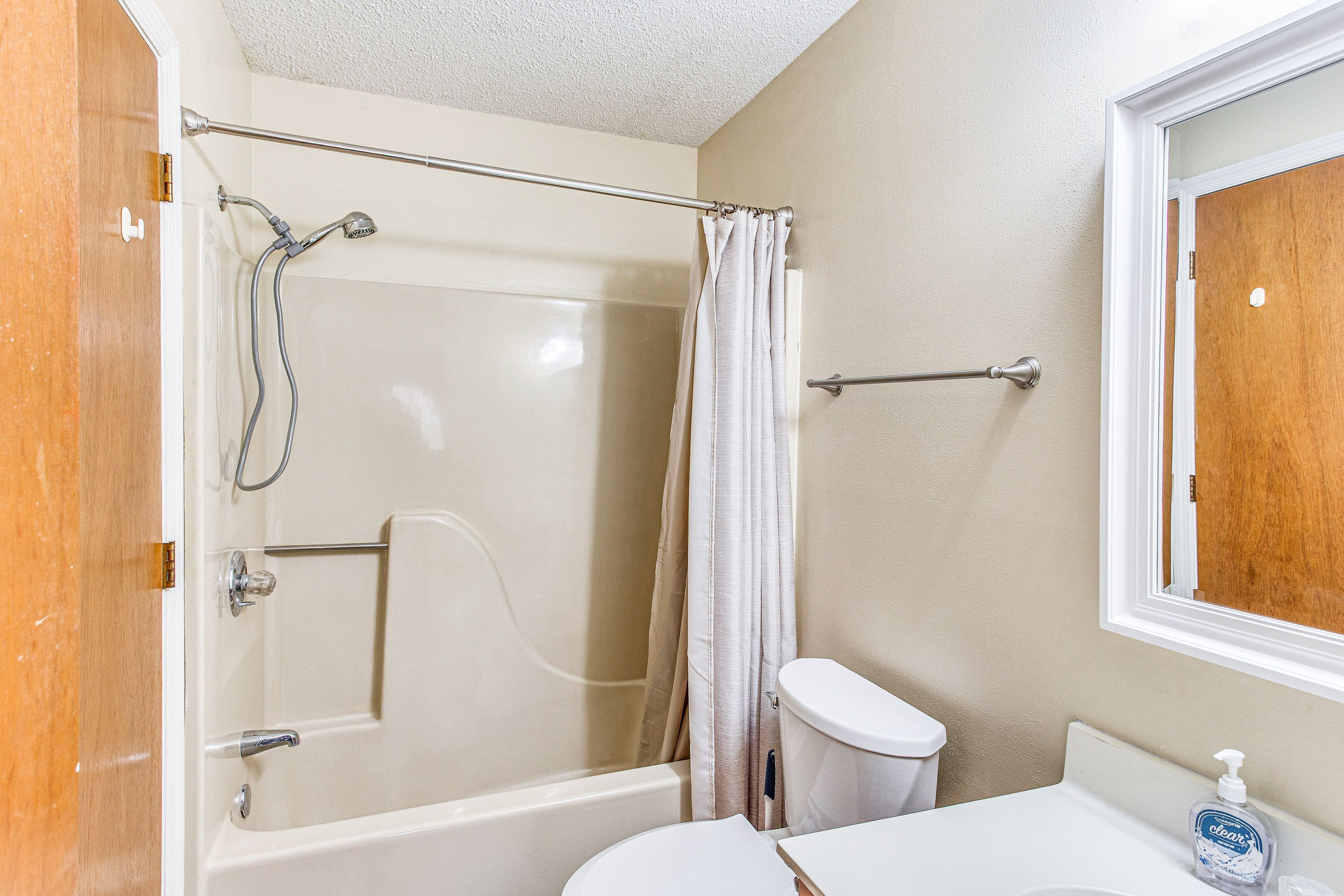 En-Suite Bathroom | 1st Floor