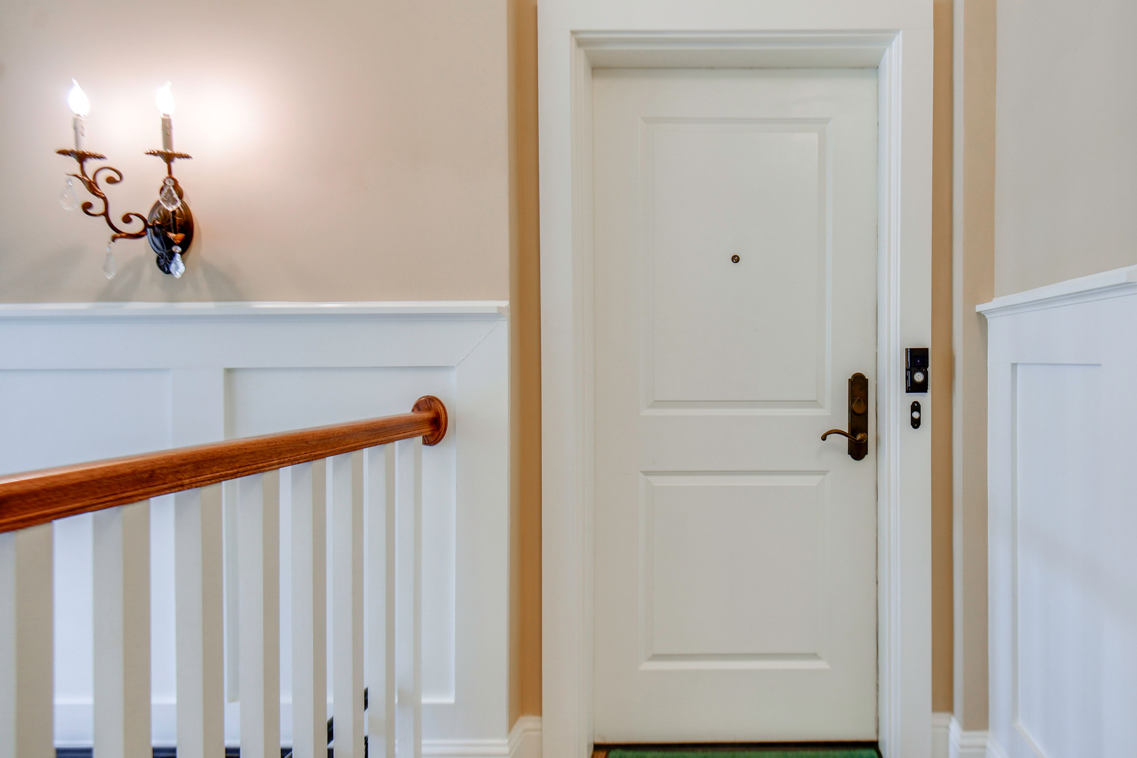 Unit Exterior | 3rd-Floor Condo | Driveway Parking (3 Vehicles)