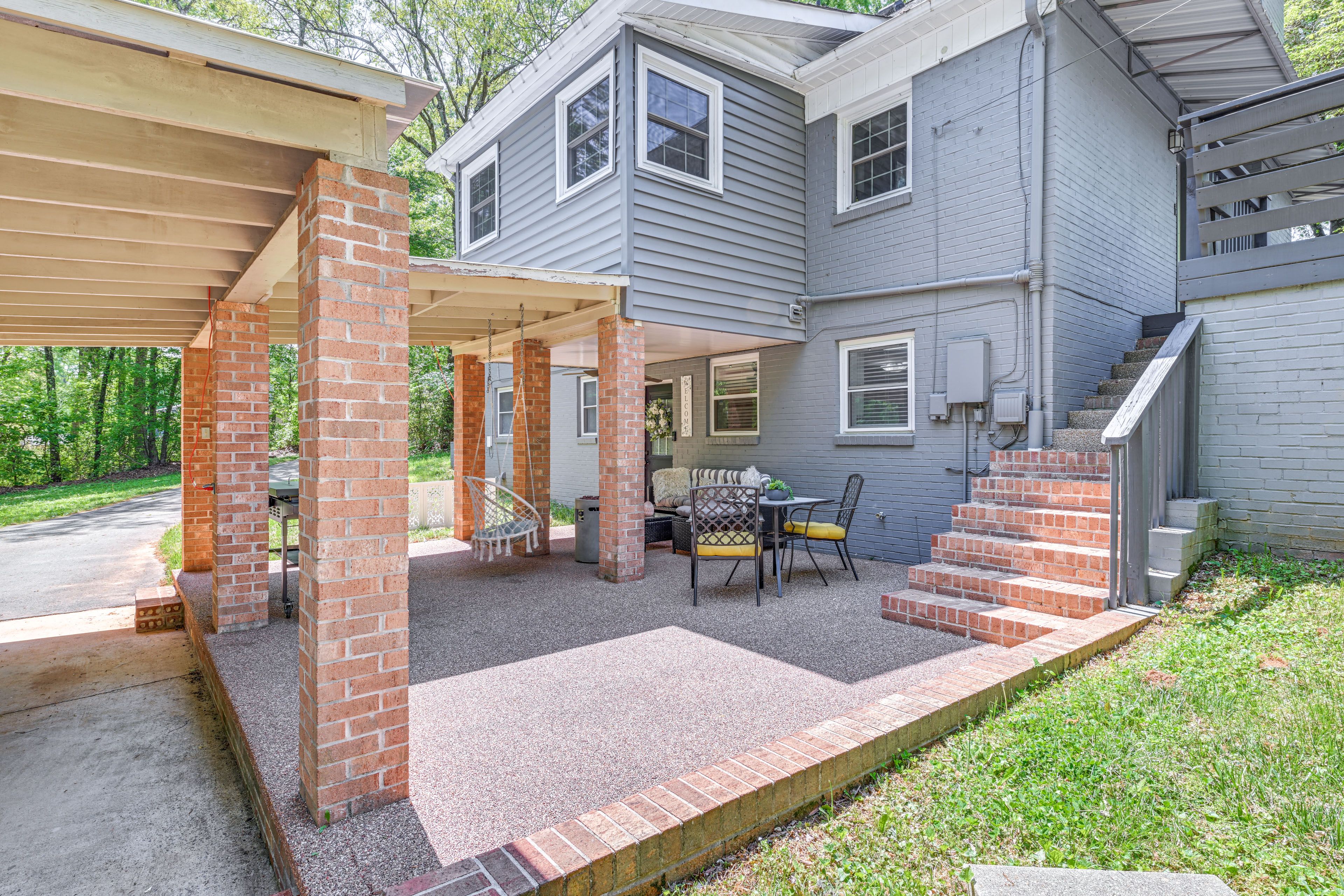 Exterior | Driveway (2 Vehicles)