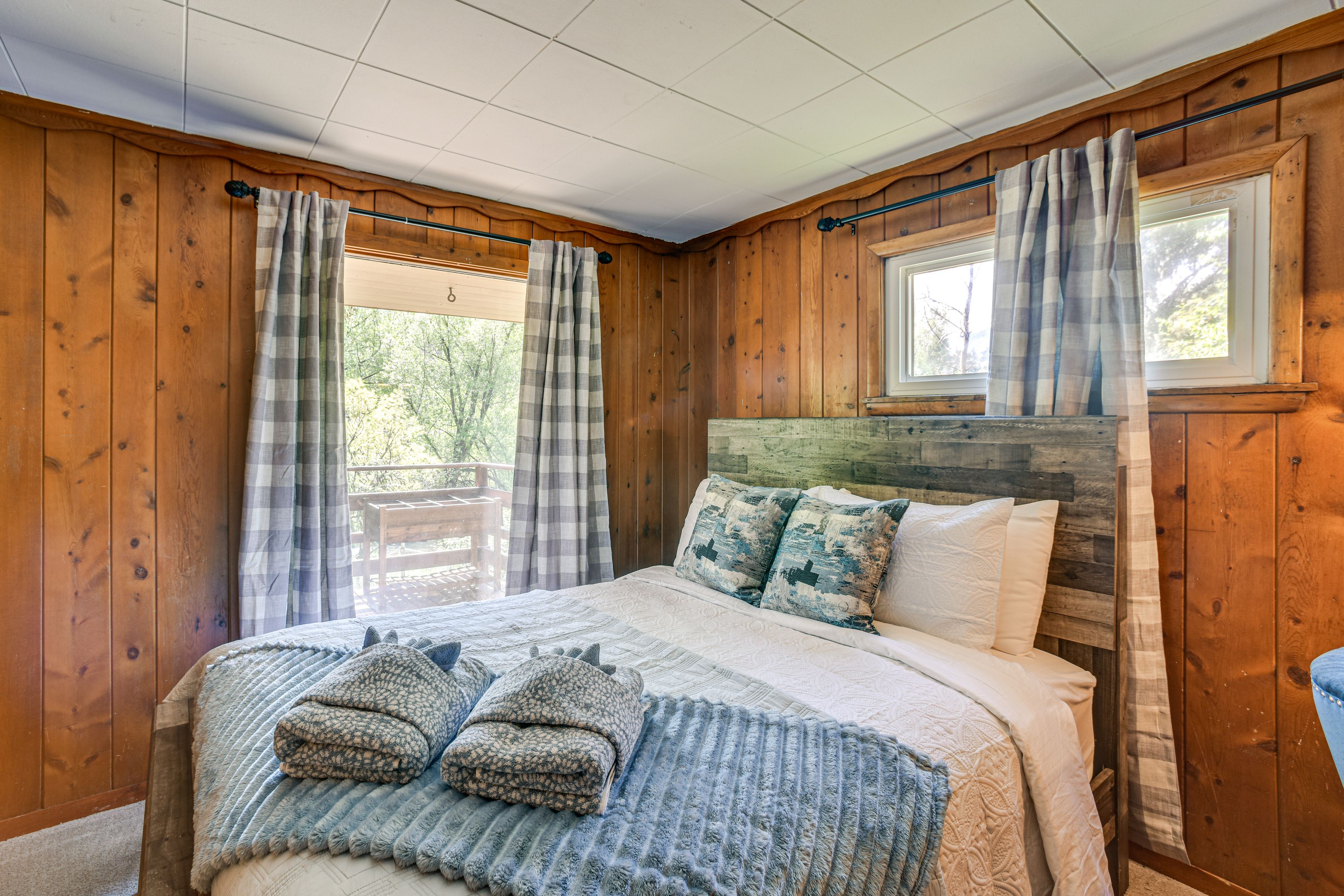 Bedroom 1 | Queen Bed