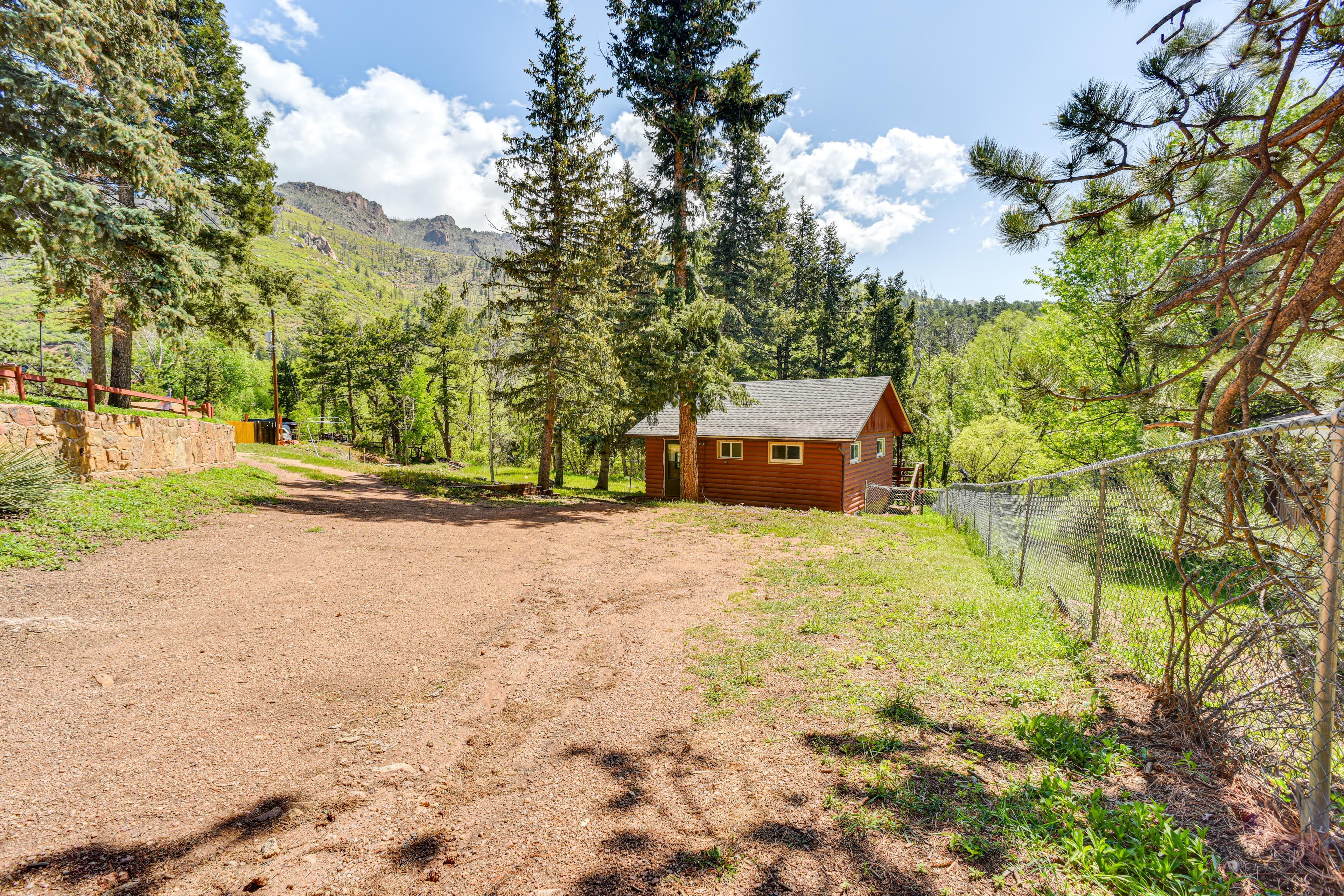 Cascade Vacation Rental | 2BR | 1BA | 1 Small Step to Enter | 540 Sq Ft