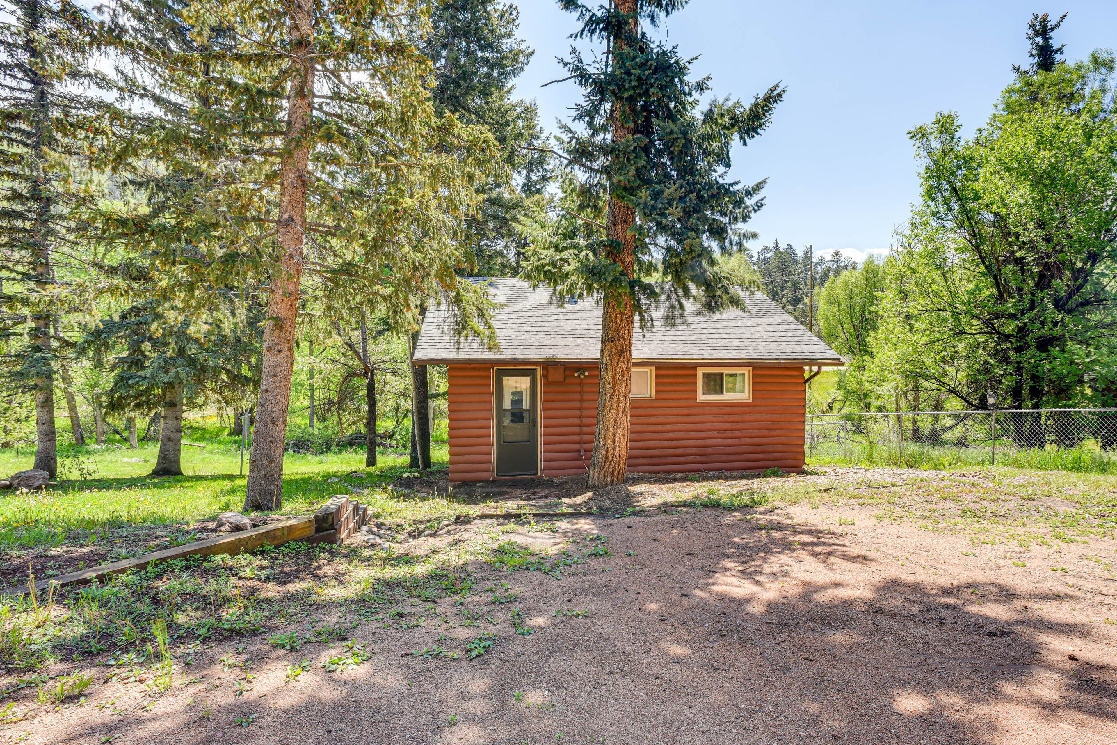 Cabin Exterior | U-Shaped Driveway (5 Vehicles)