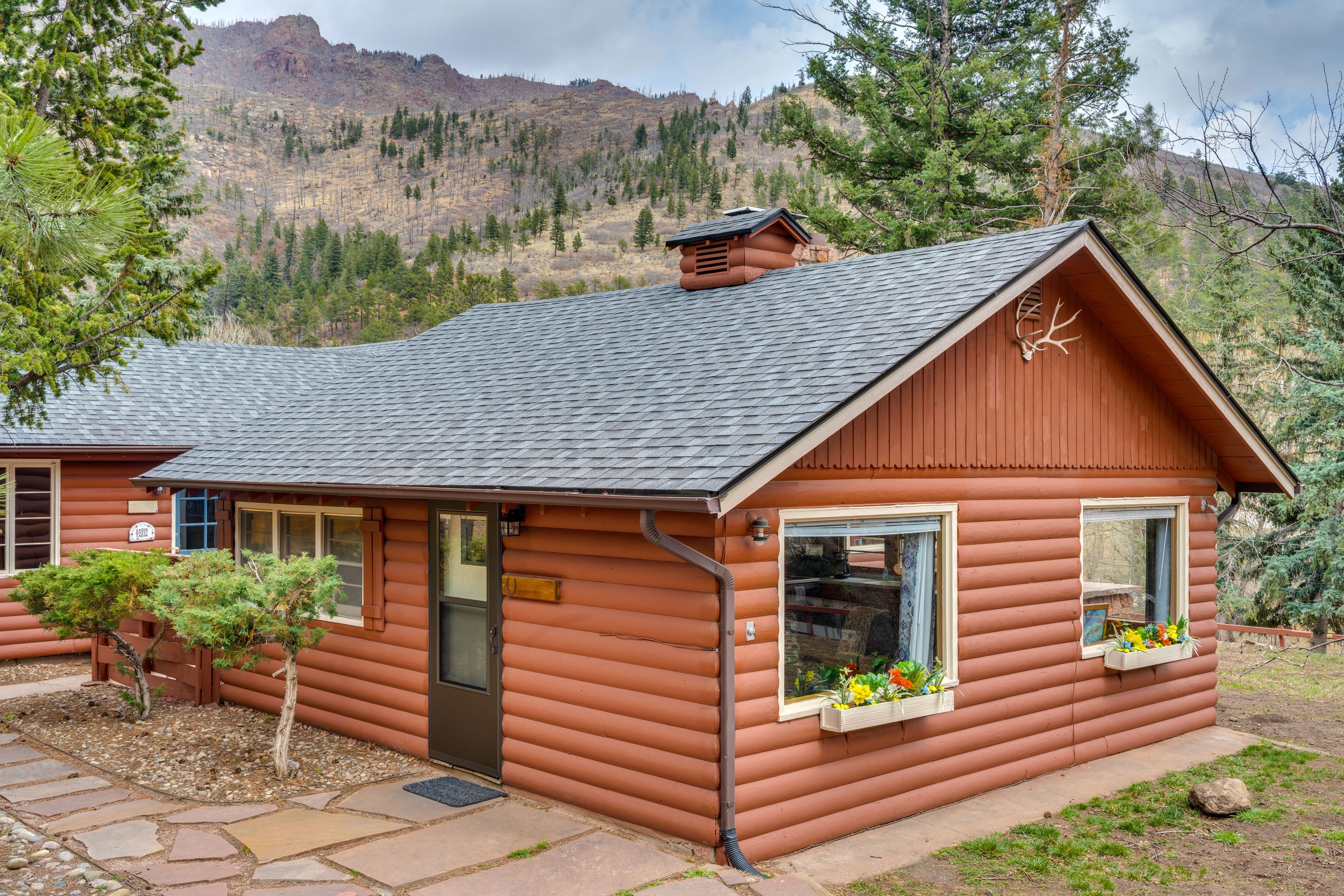 Cascade Vacation Rental | 1BR | 1BA | 484 Sq Ft | 5 Steps to Enter