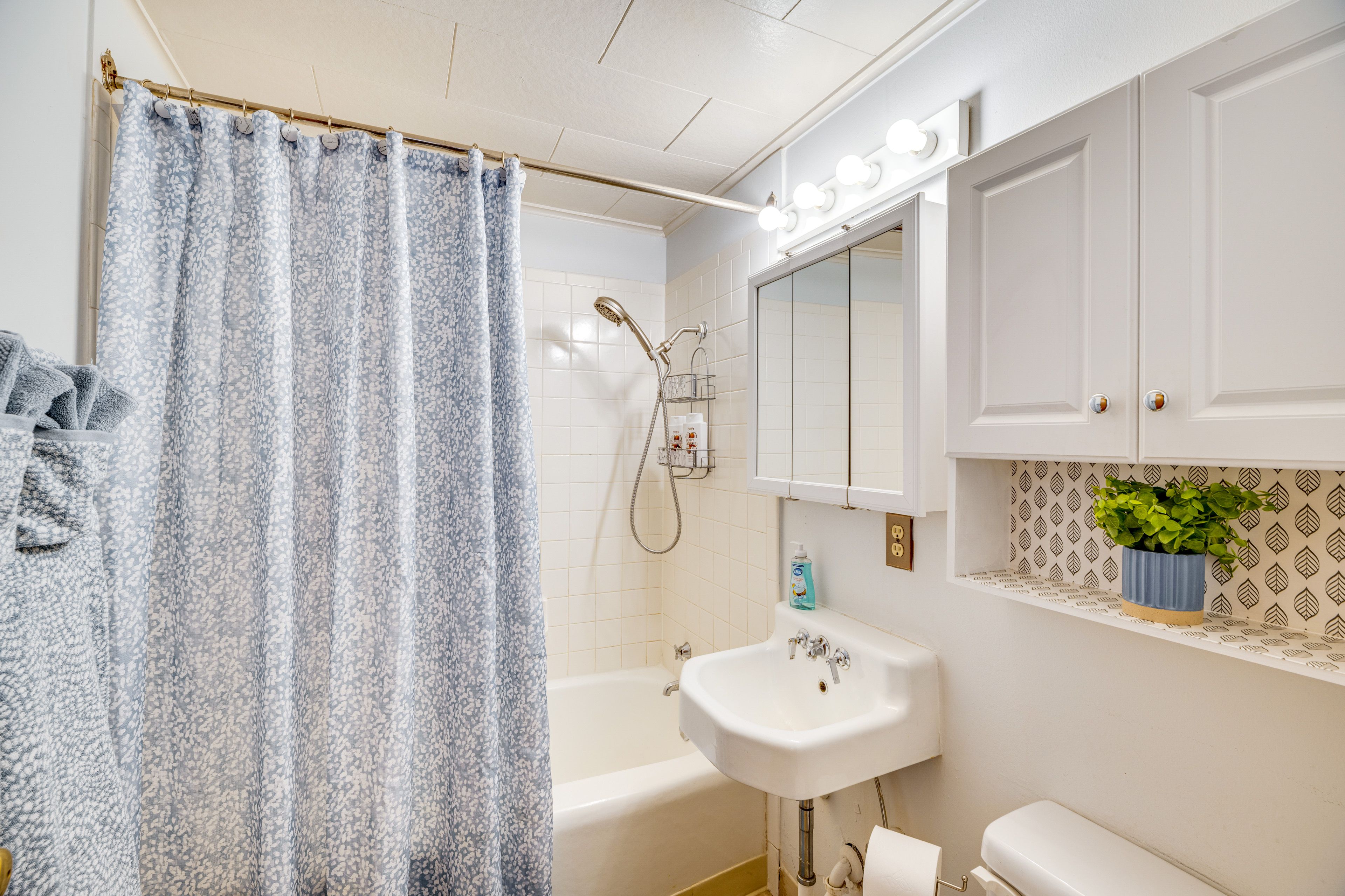 Full Bath | Towels | Hair Dryer