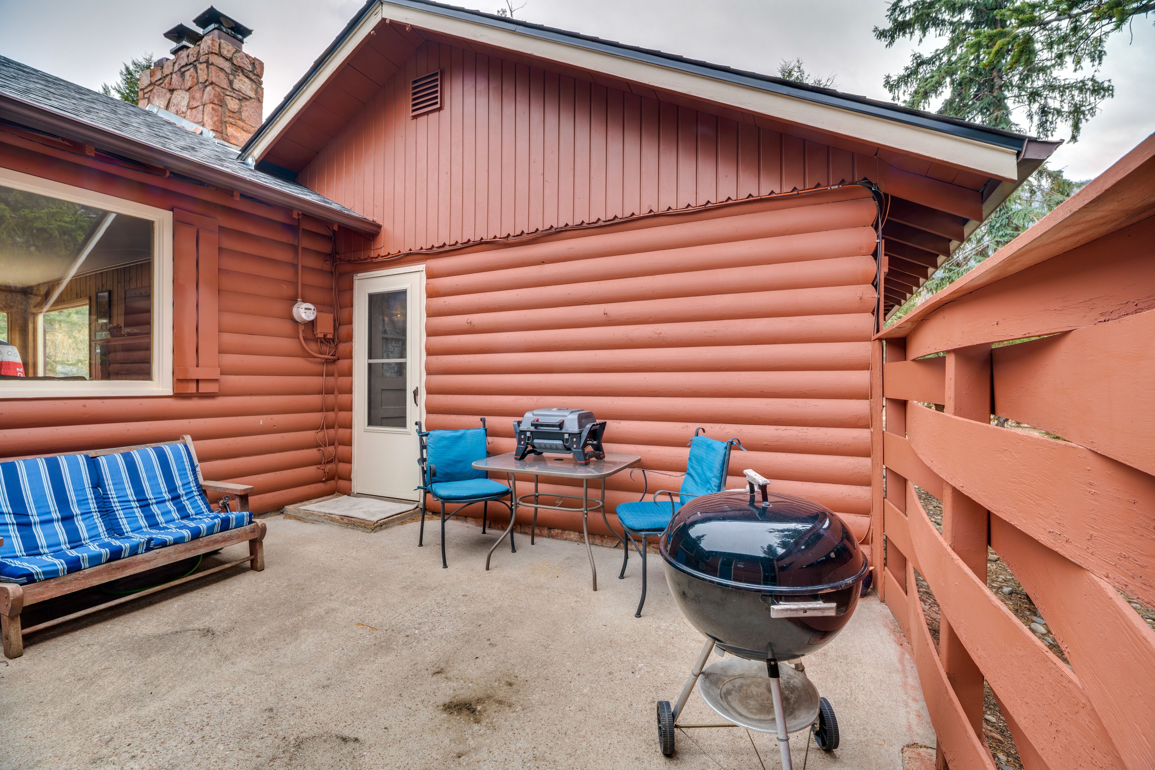 Courtyard | Charcoal Grill