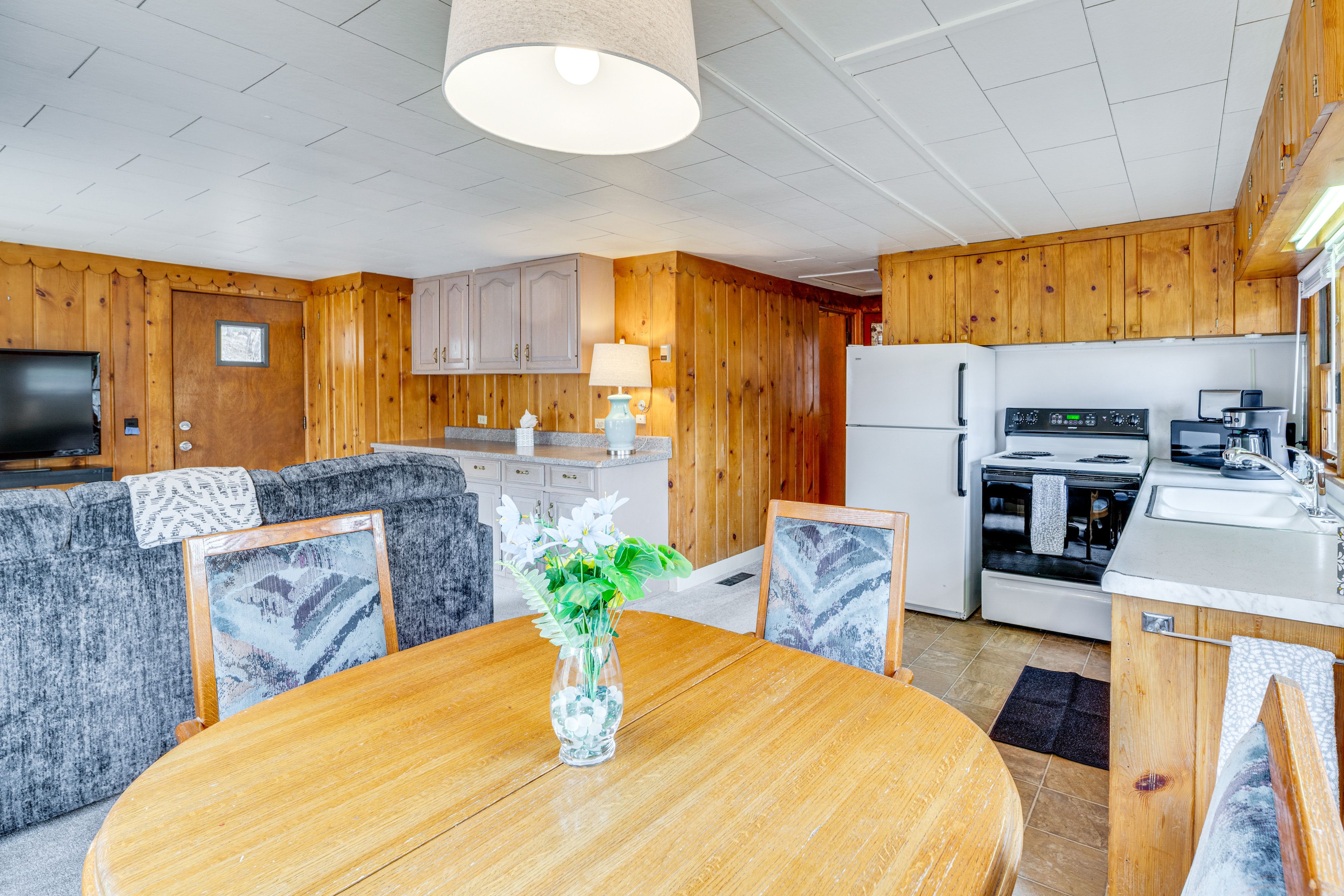 Dining Area | Dishware & Flatware