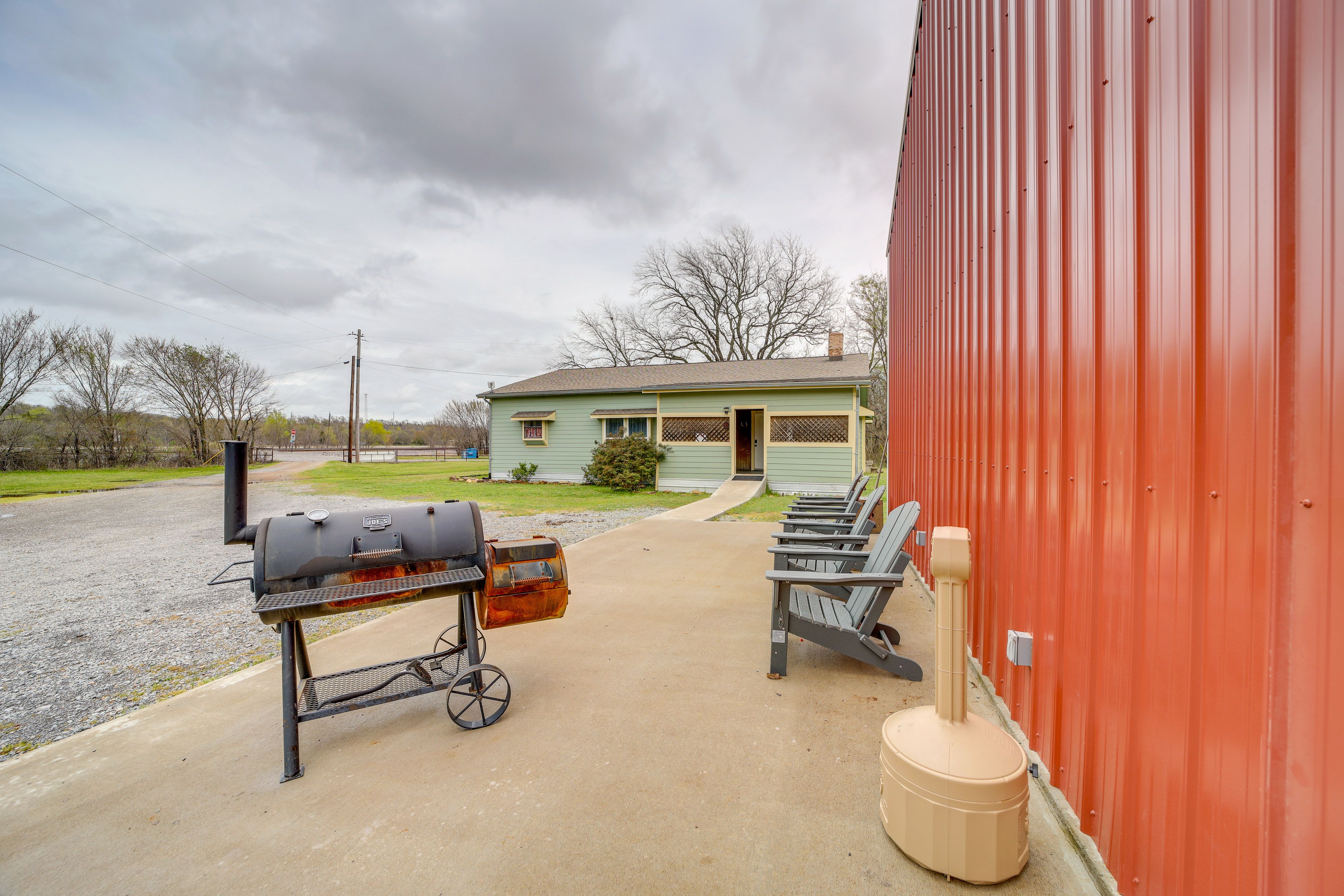 Shared Outdoor Amenities | Charcoal Grill | Fire Pit