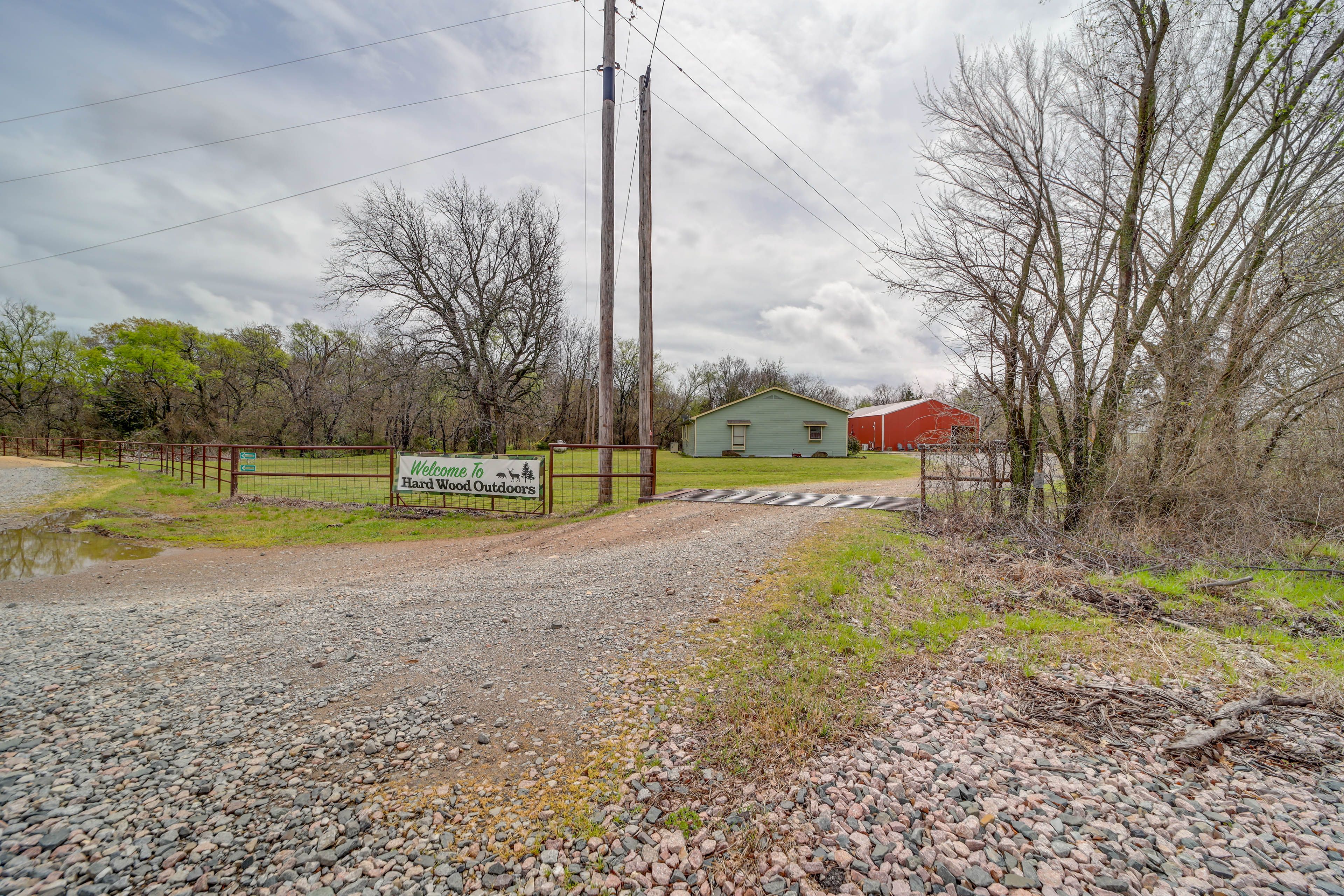 Property Exterior | Shared Driveway (6 Vehicles)