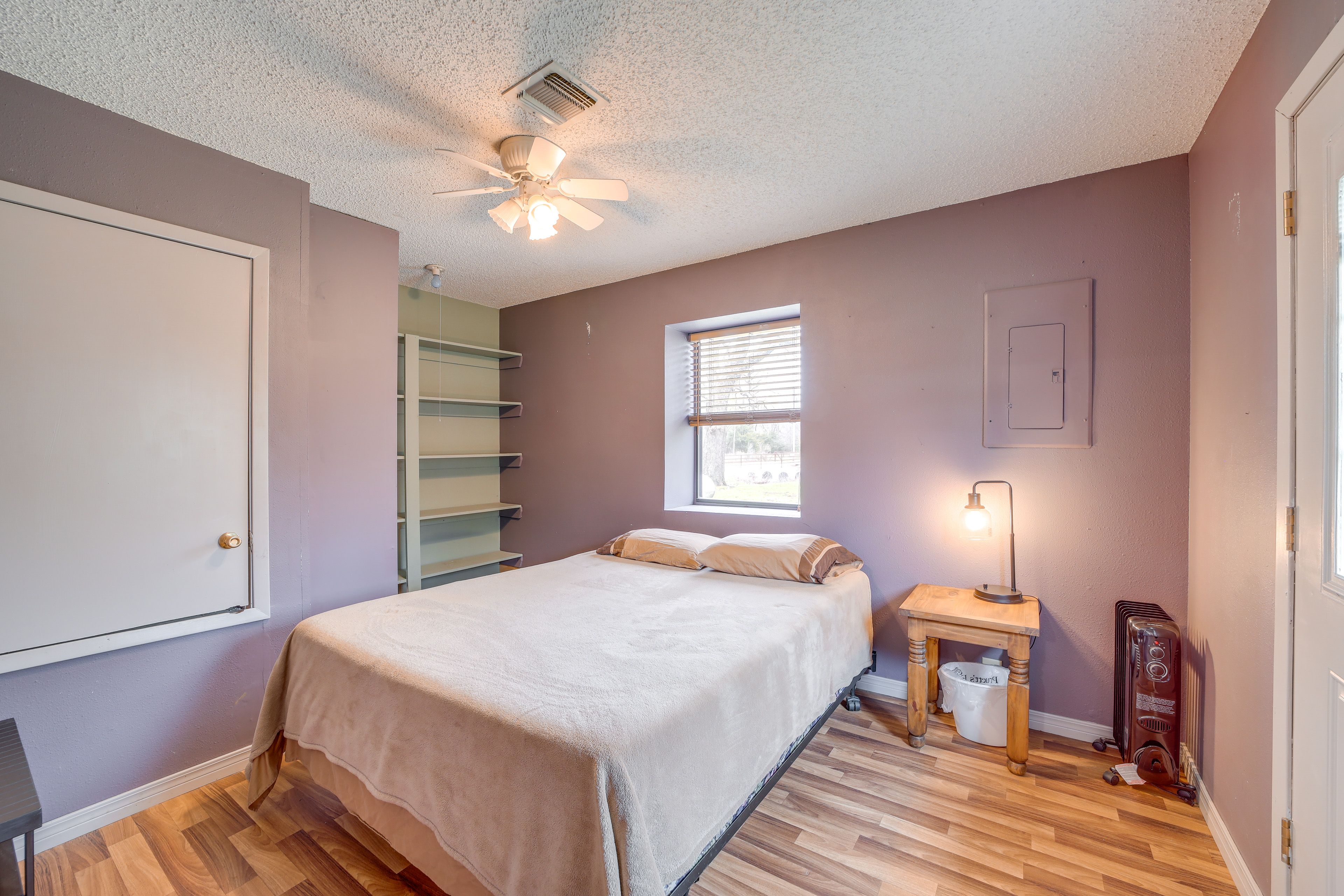 Bedroom 1 | Queen Bed