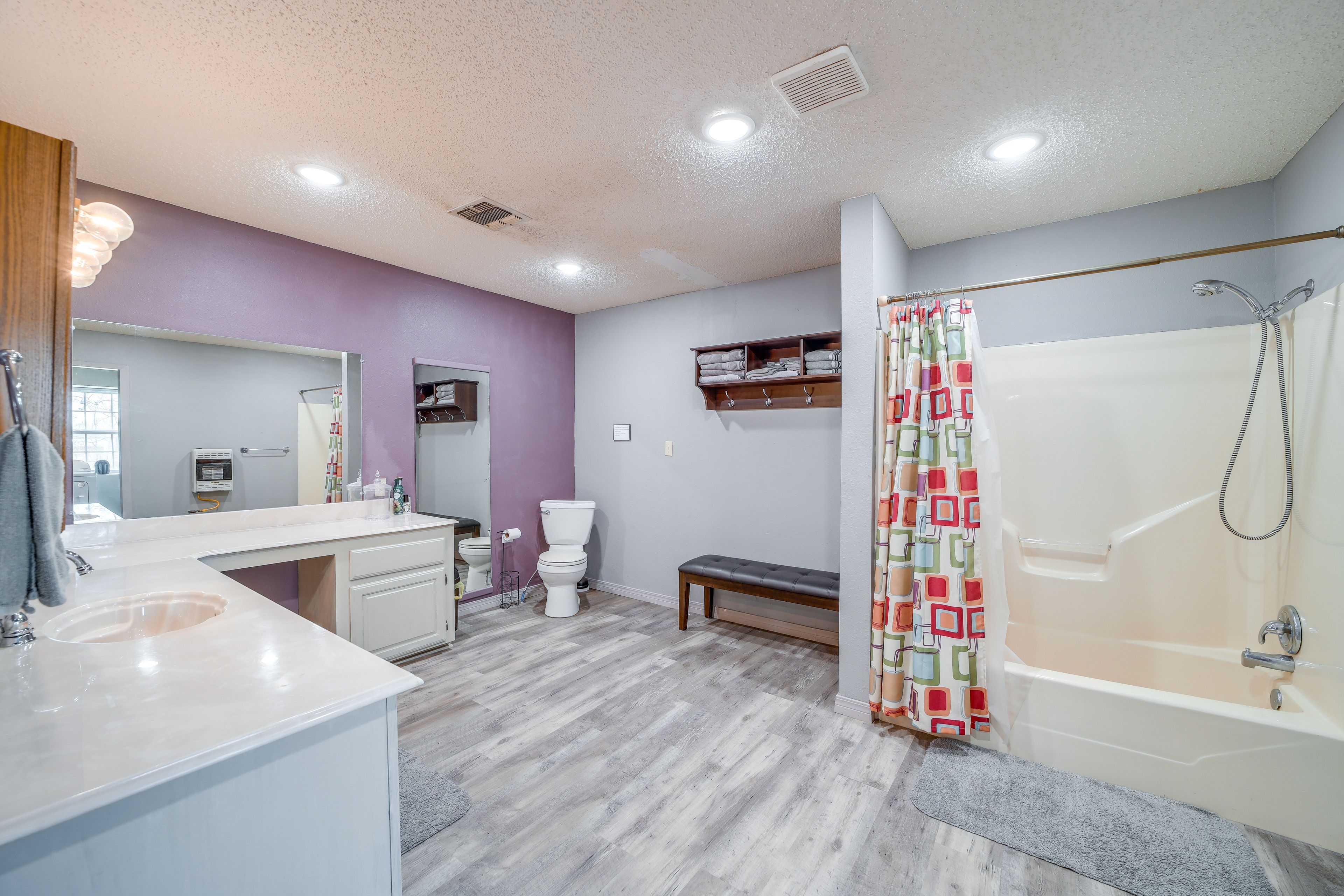 Full Bathroom