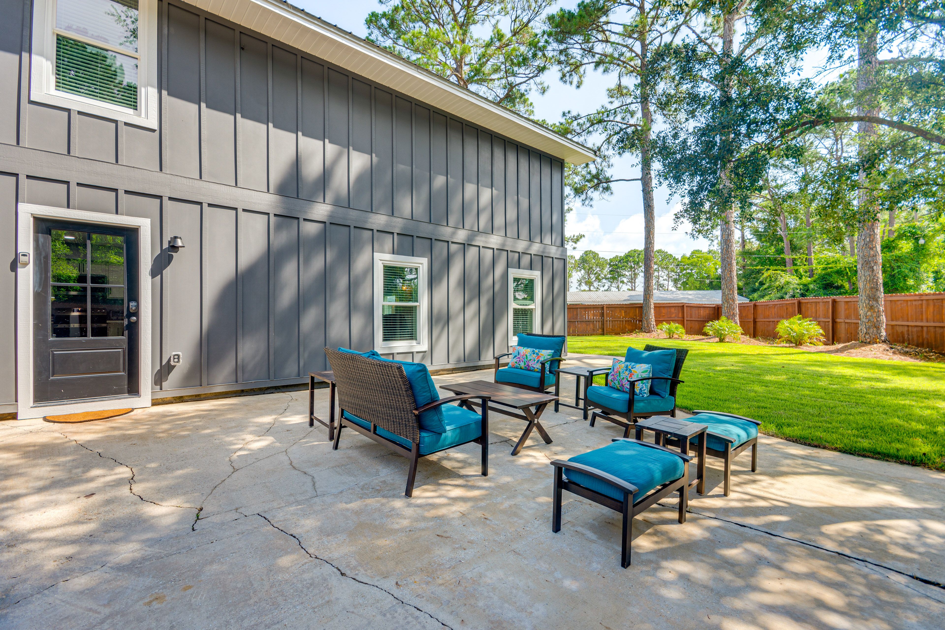 Navarre Vacation Rental | 4BR | 3.5BA | 2,592 Sq Ft | 1 Step to Enter