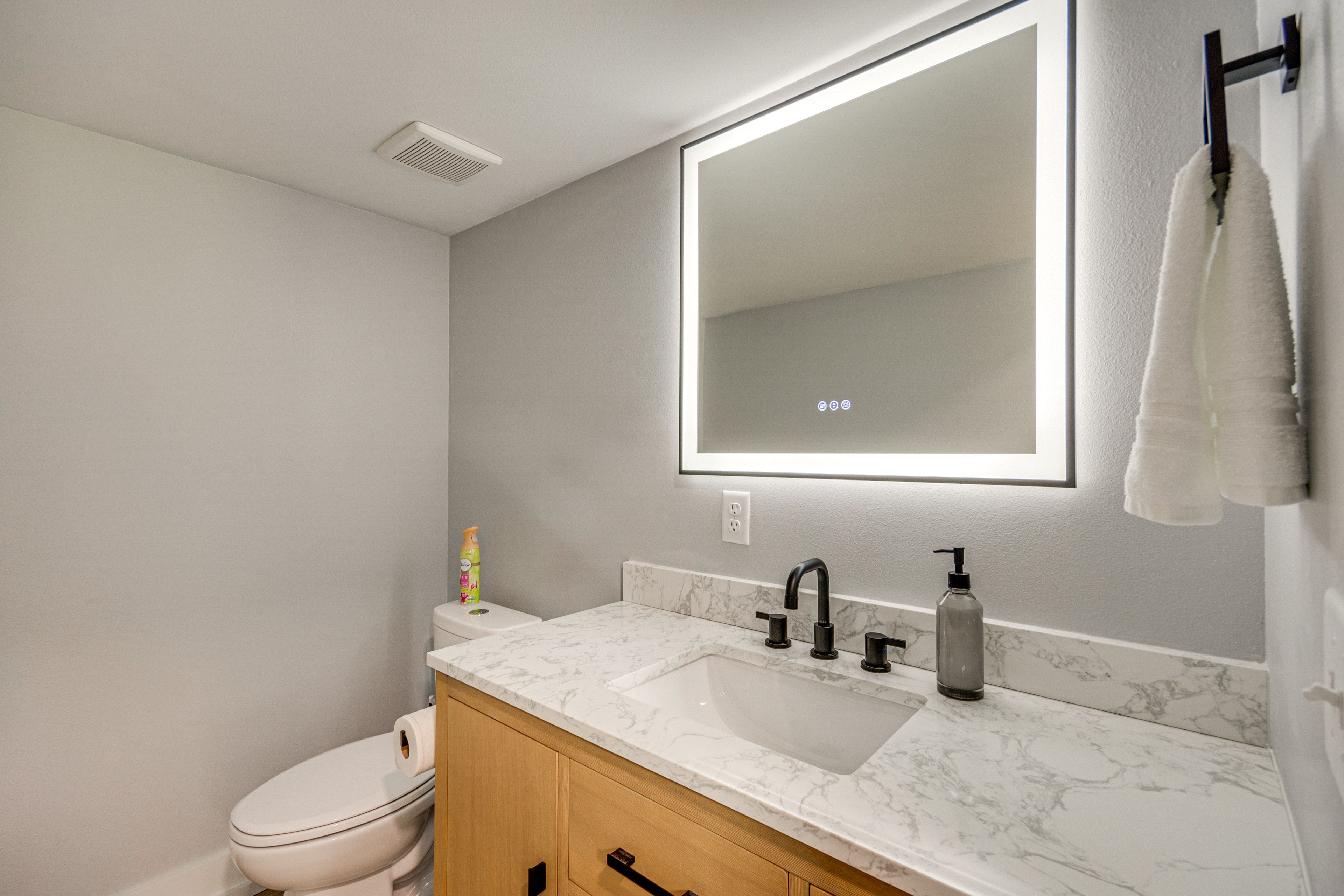 Half Bathroom | 1st Floor