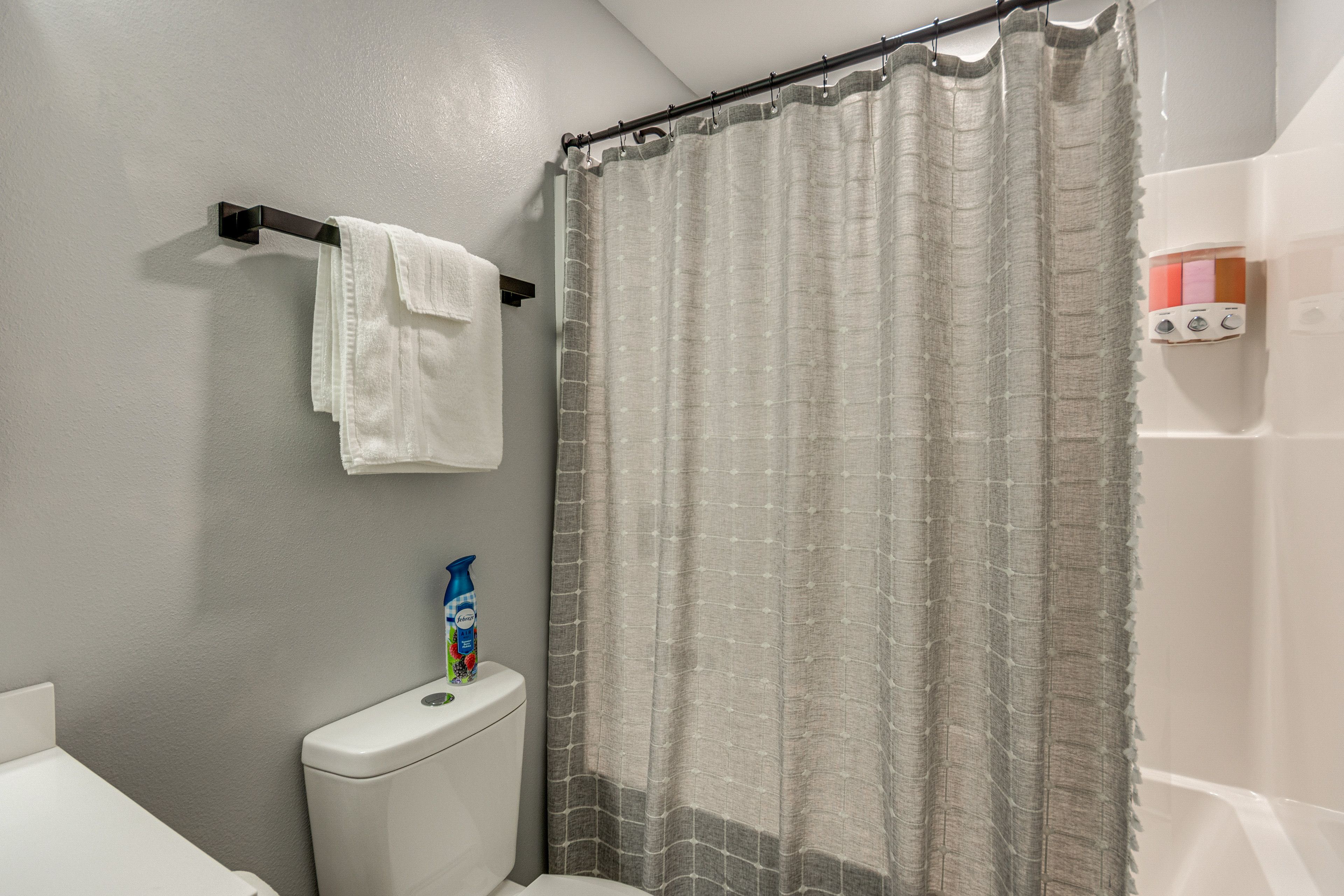 Full Bathroom | 1st Floor