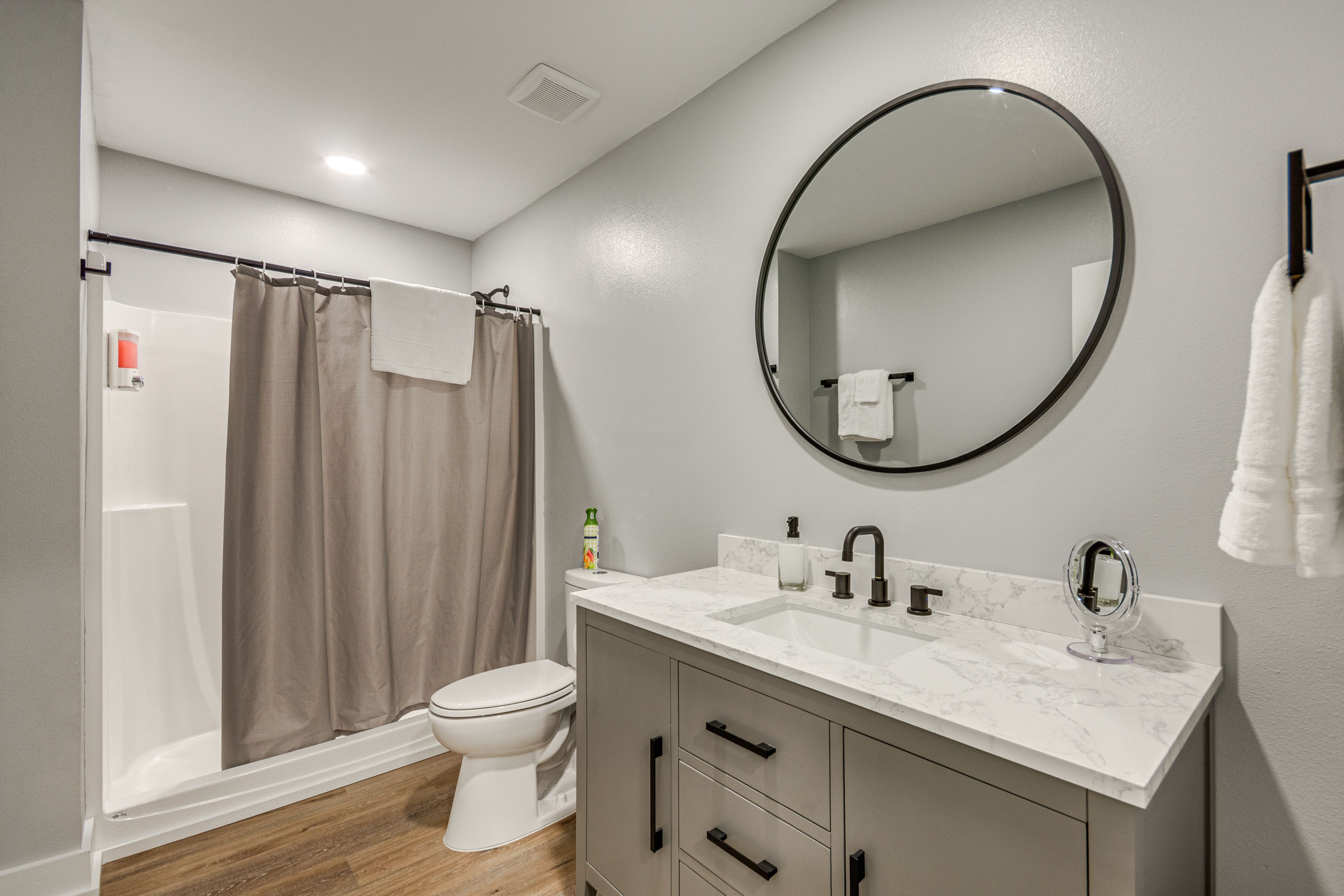 Full Bathroom | 2nd Floor