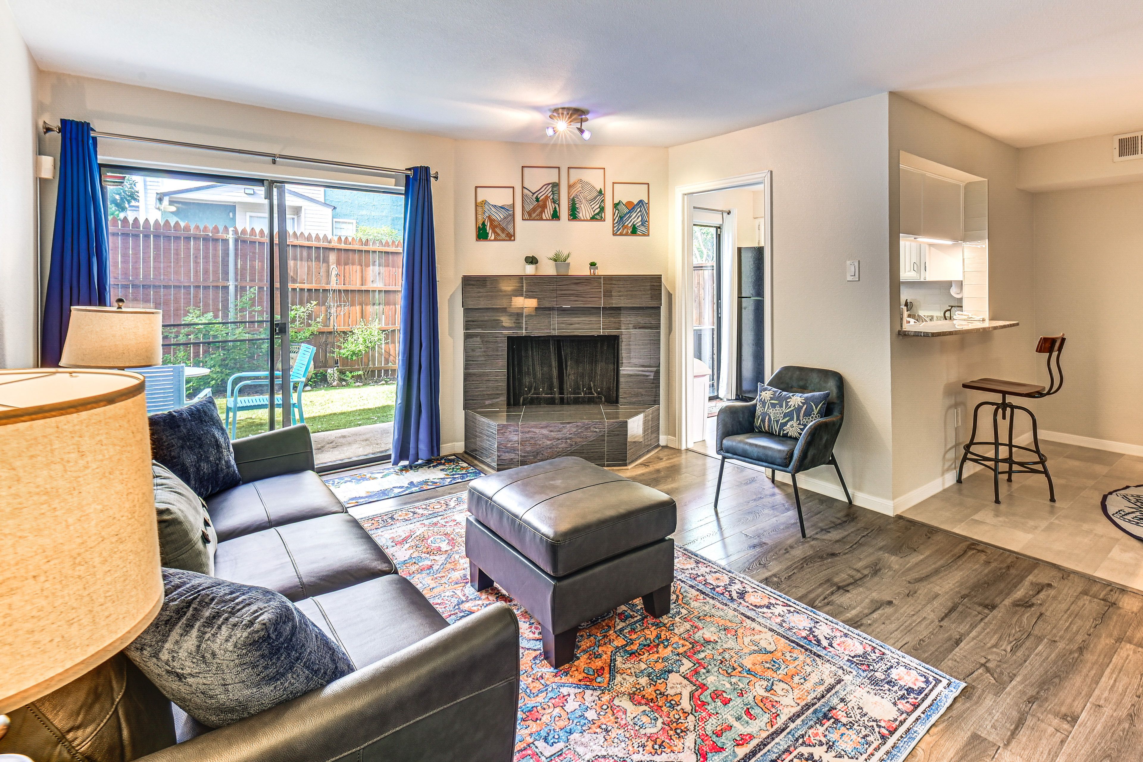 Living Room | Free WiFi | Smart TV | Central A/C & Heating | 1st Floor