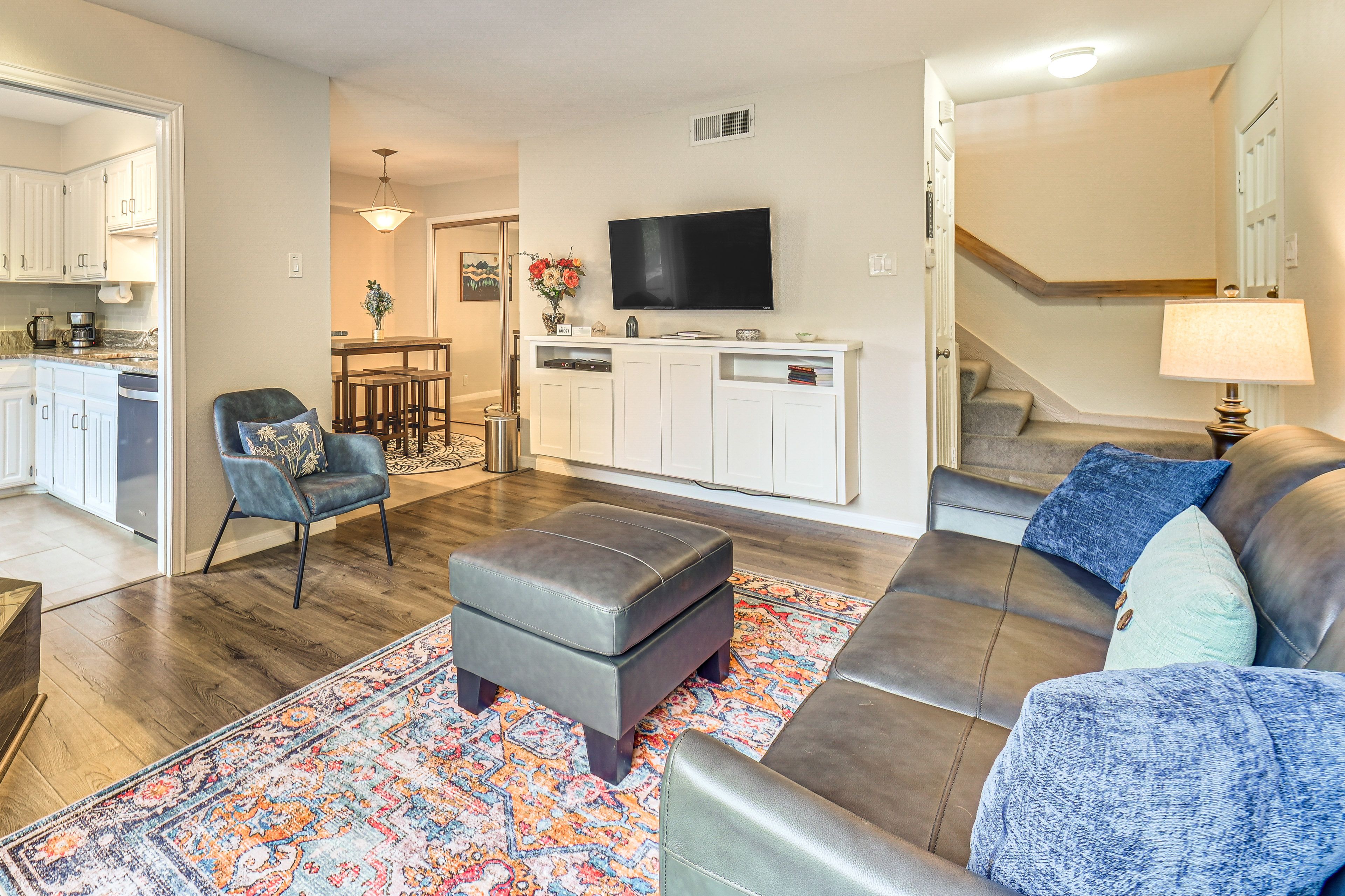 Dallas Vacation Rental | 1BR | 1.5BA | 930 Sq Ft | Stairs Required