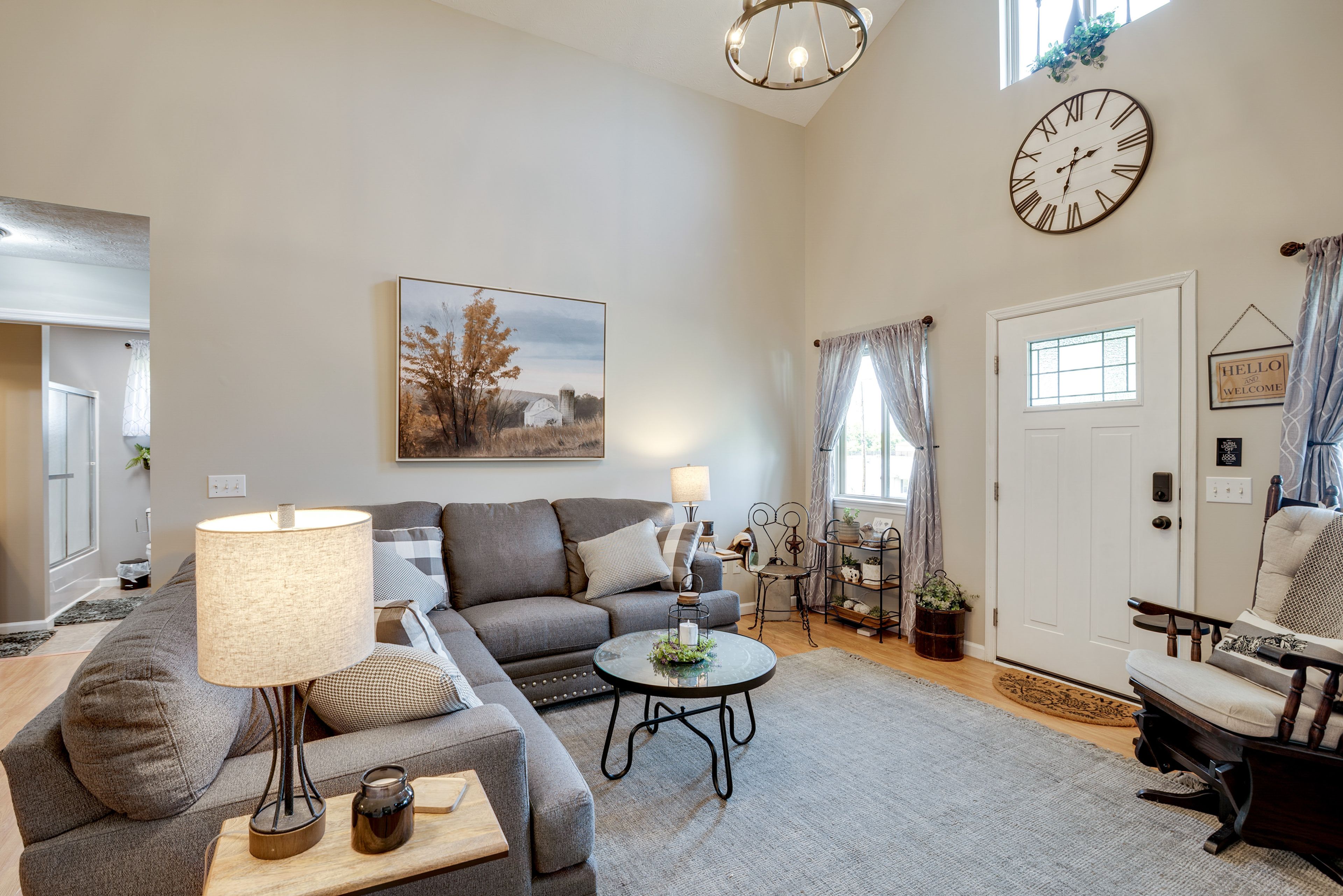 Living Room | Free WiFi | Smart TV | Central A/C