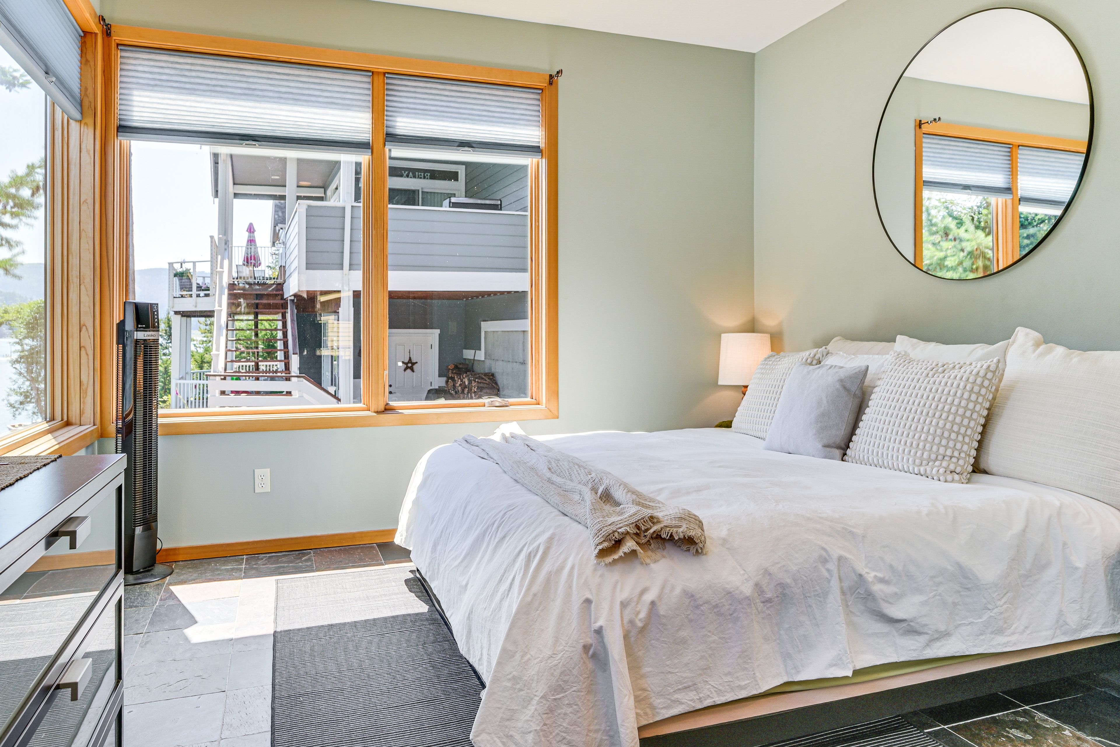 Bedroom 1 | King Bed | Middle Level