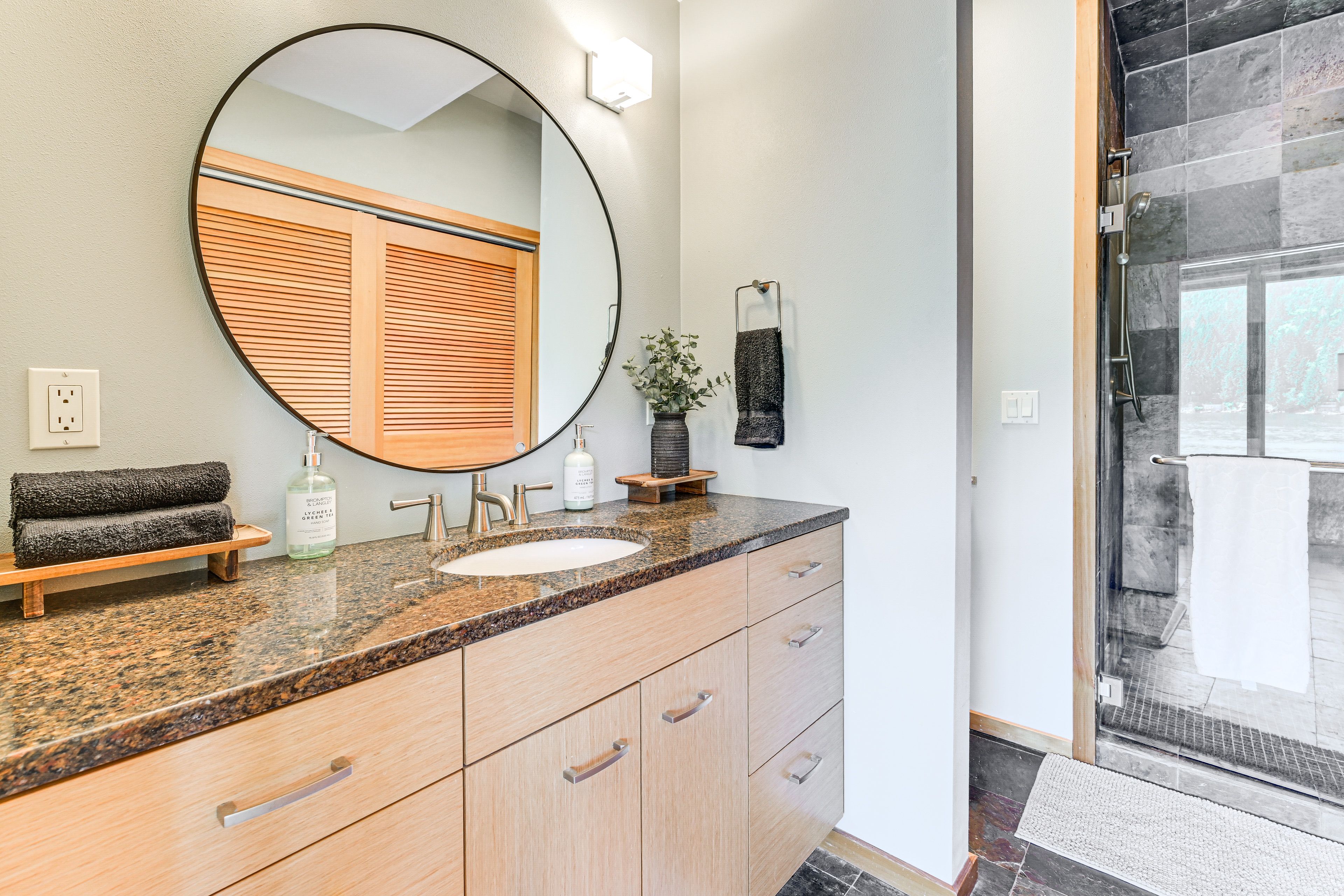 En-Suite Bathroom | Middle Level