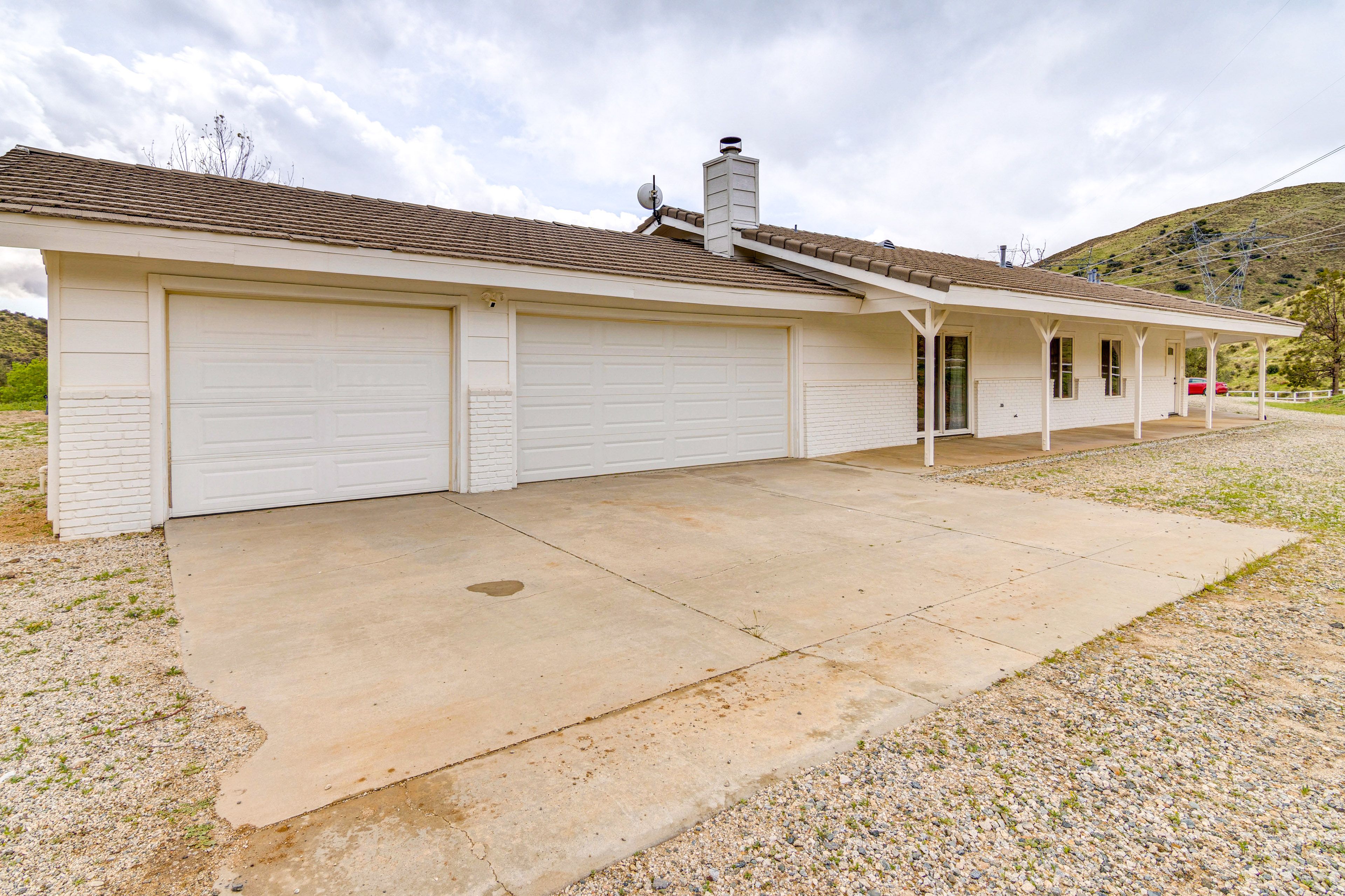 Parking | Driveway (12 Vehicles) | No Street Parking | RV/Trailer Parking