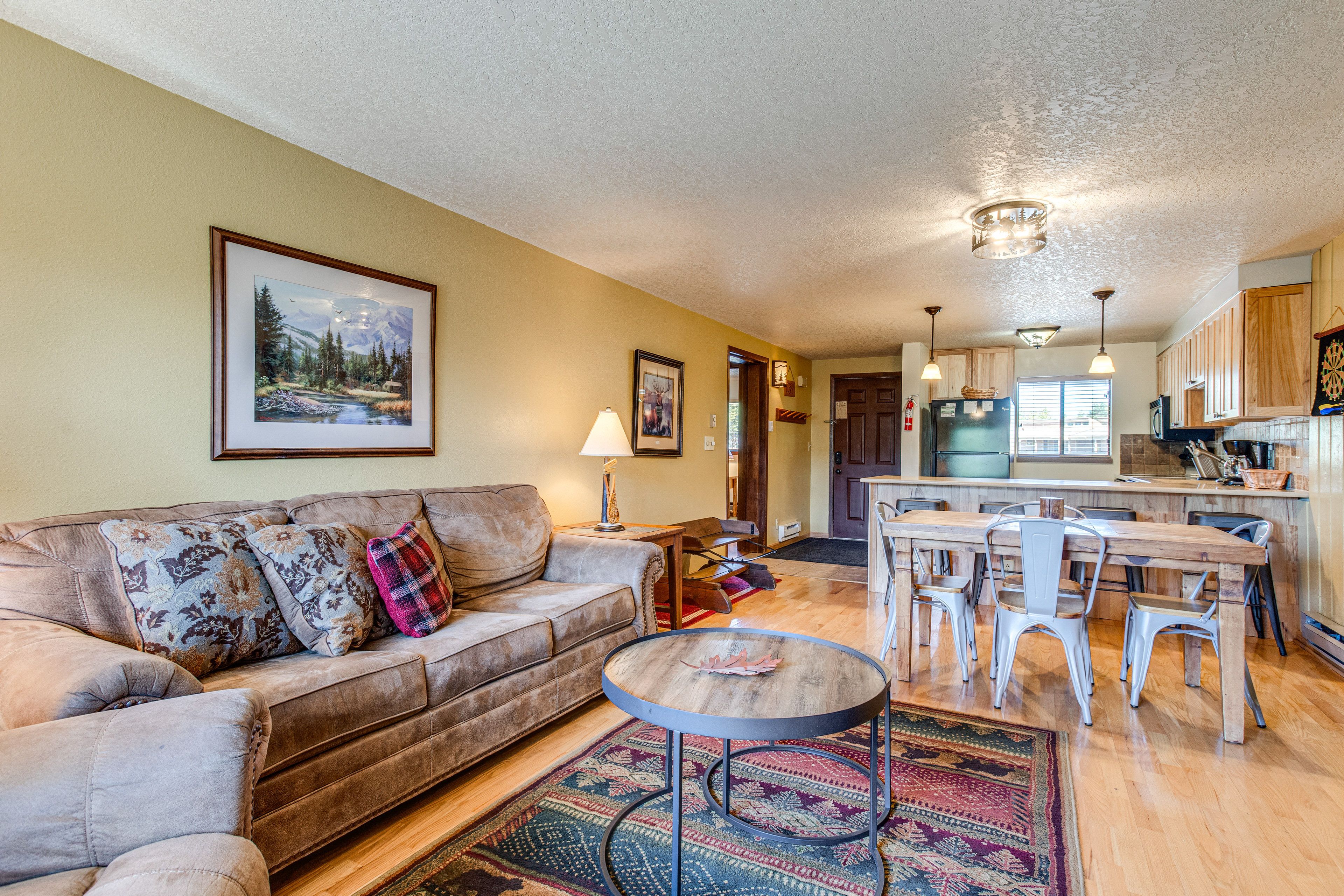 Living Room | Electric Heating | Free WiFi | Smart TV | Fireplace