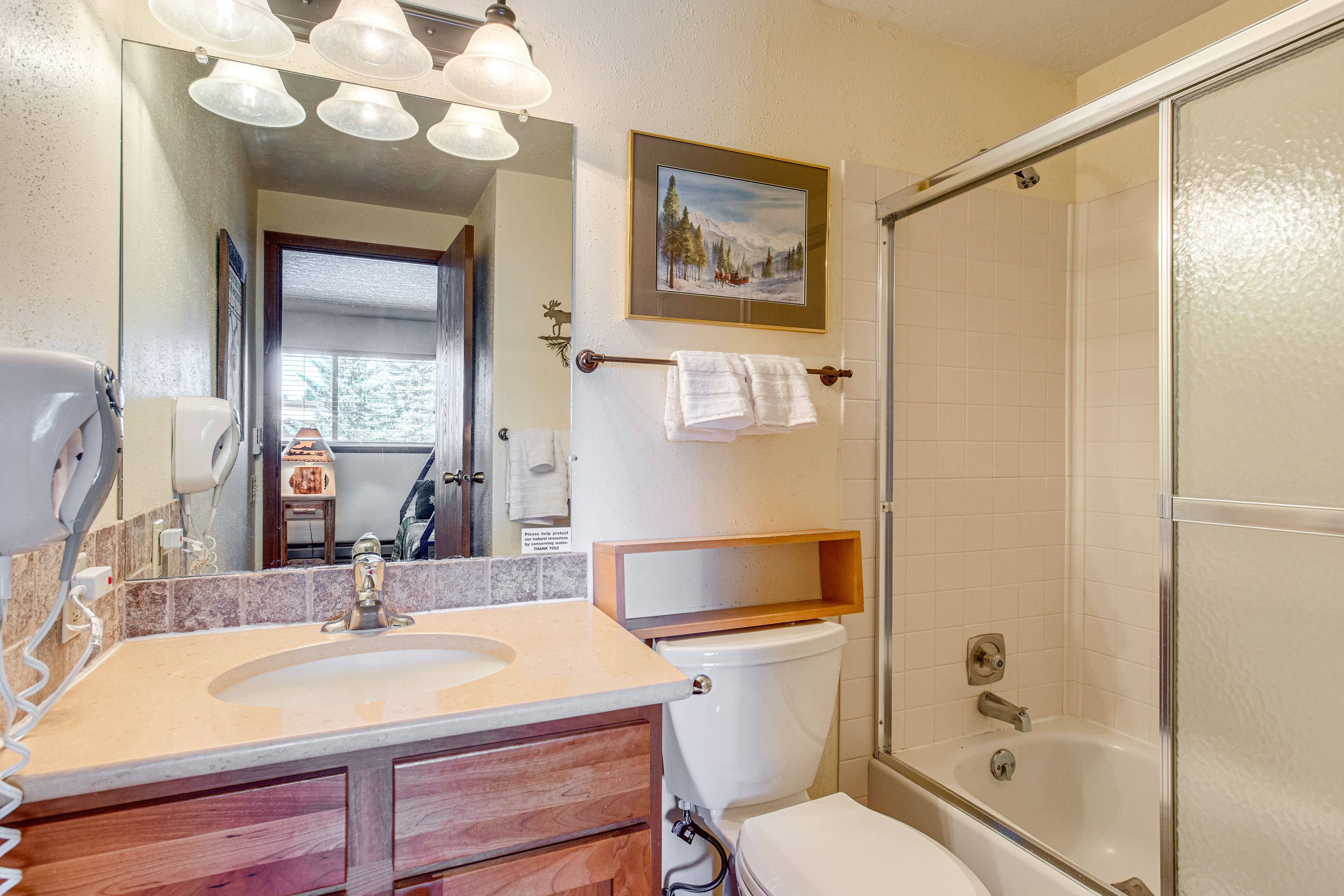 Full Bathroom | Shower/Tub Combo