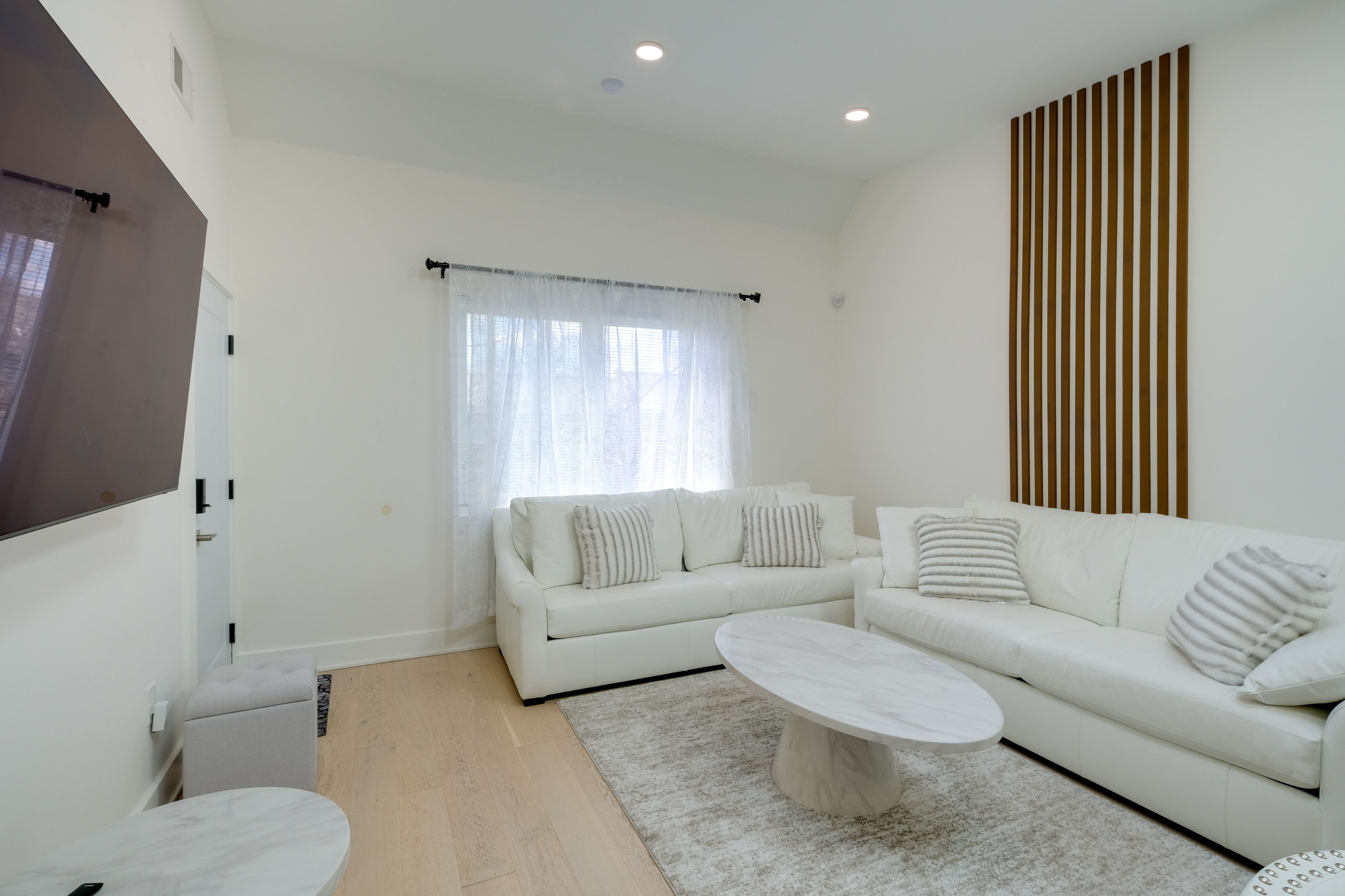 Living Room | Free WiFi