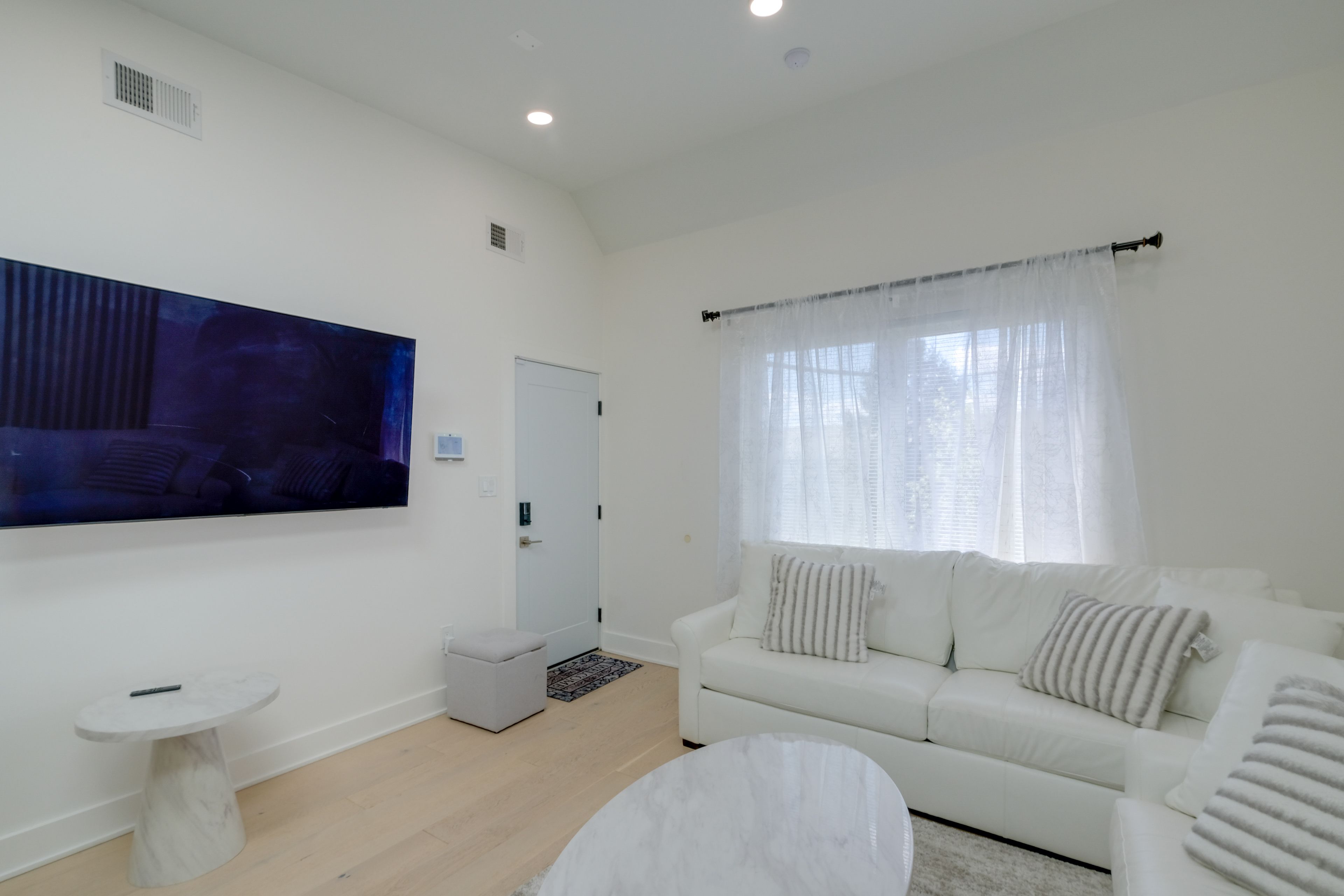 Living Room | Single-Story Unit on Upper Floor | Central A/C & Heating