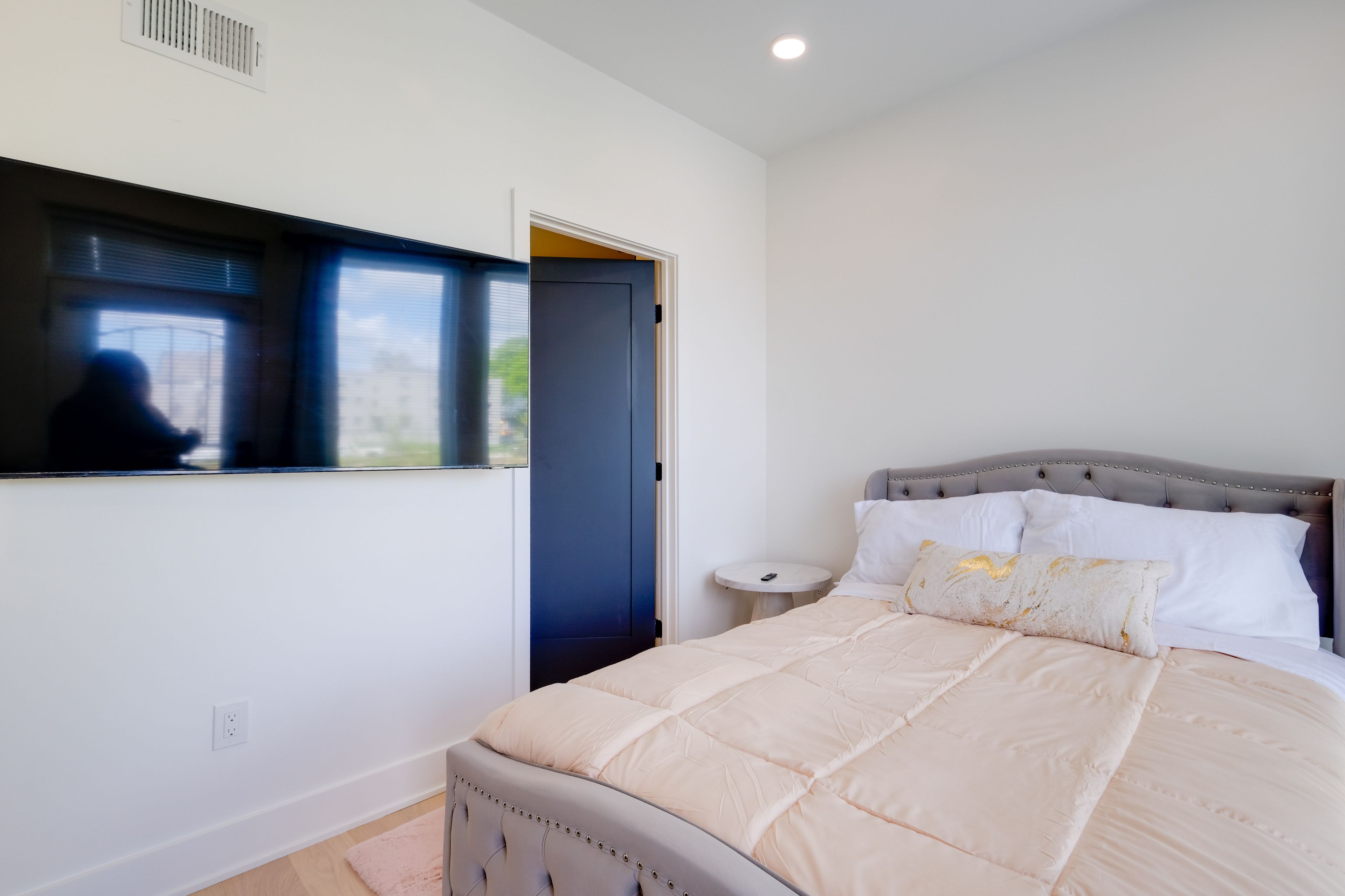Bedroom 1 | Queen Bed | Linens Provided