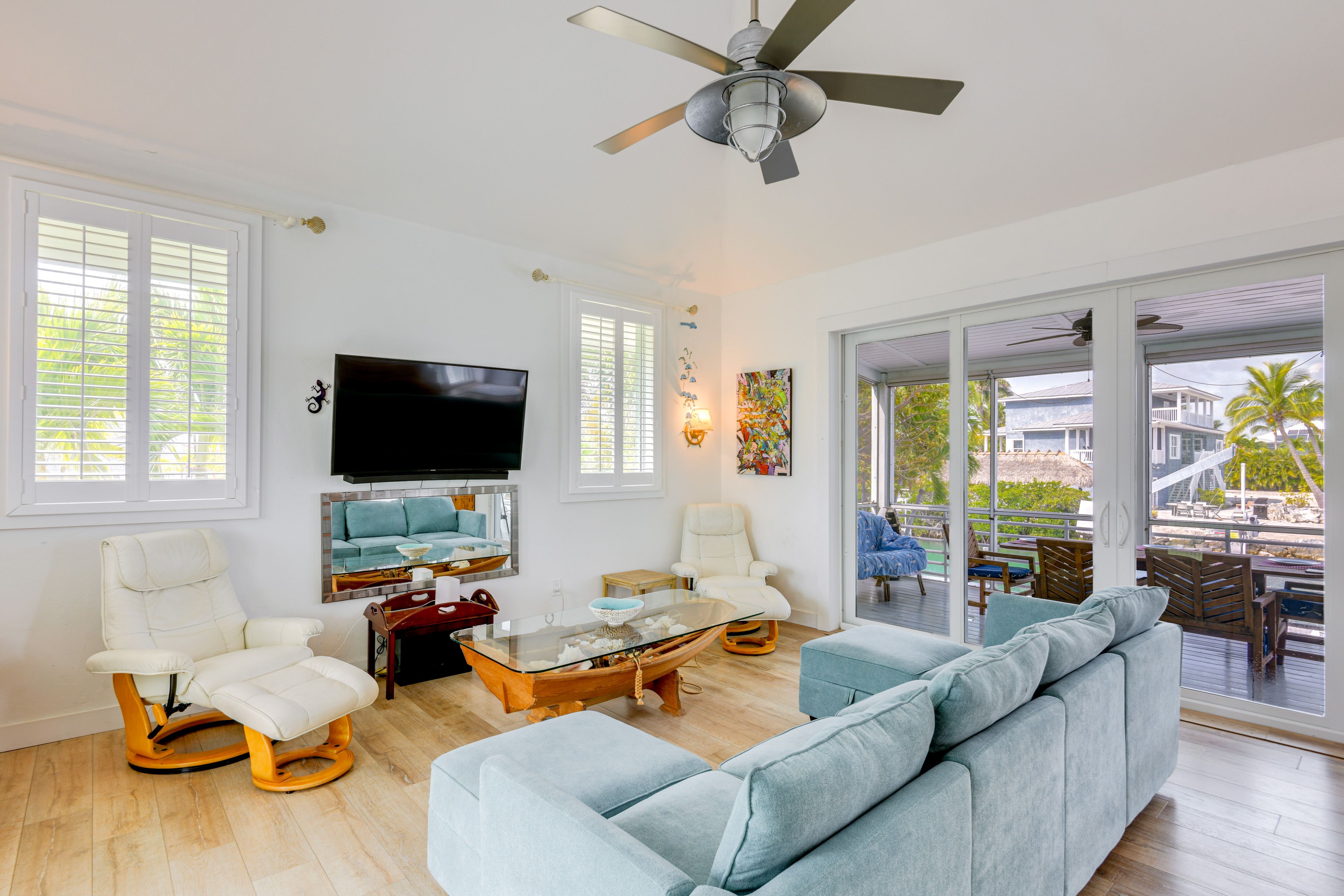 Living Room | 1st Floor | Smart TV | Free WiFi