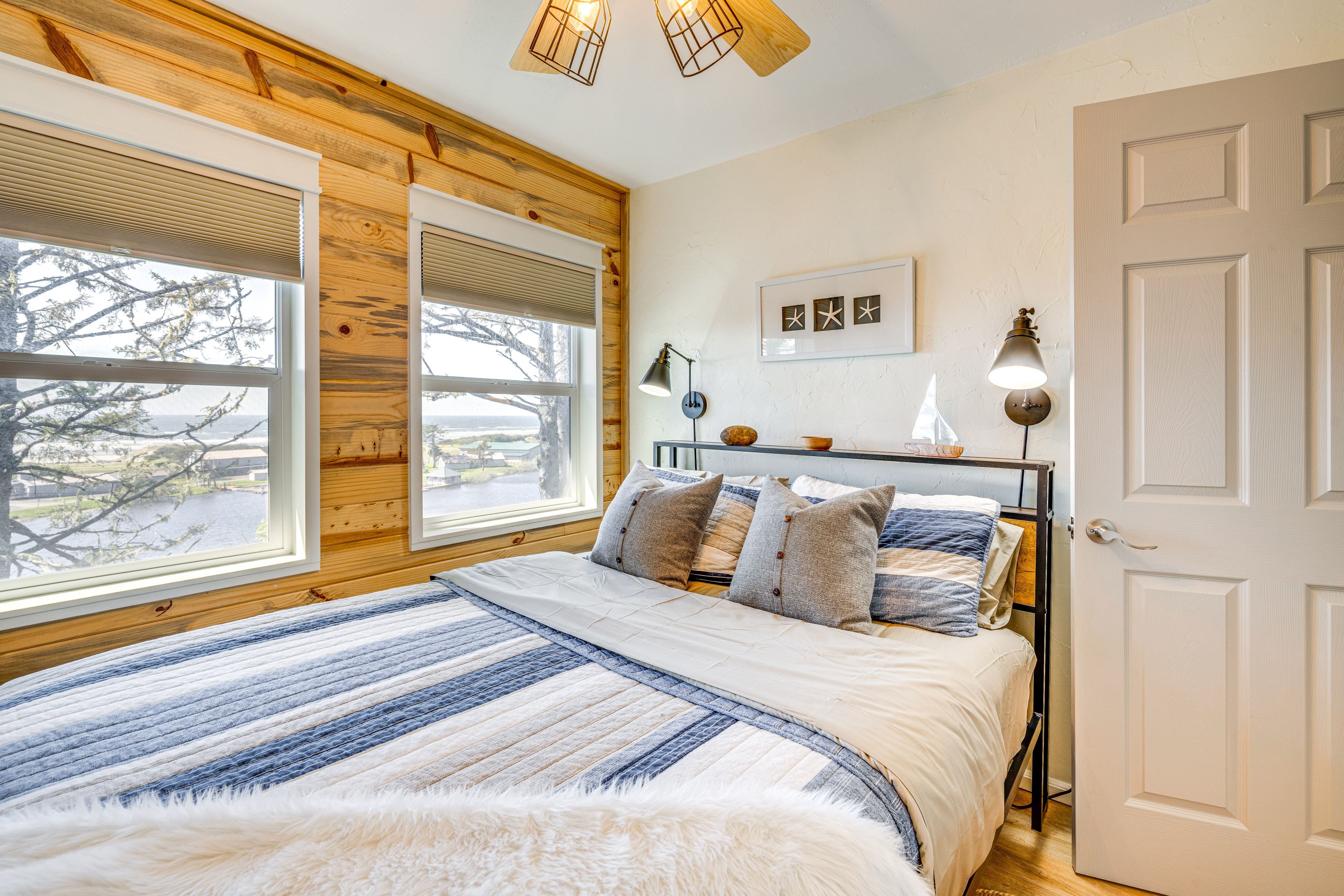 Bedroom 1 | Queen Bed | Linens Provided