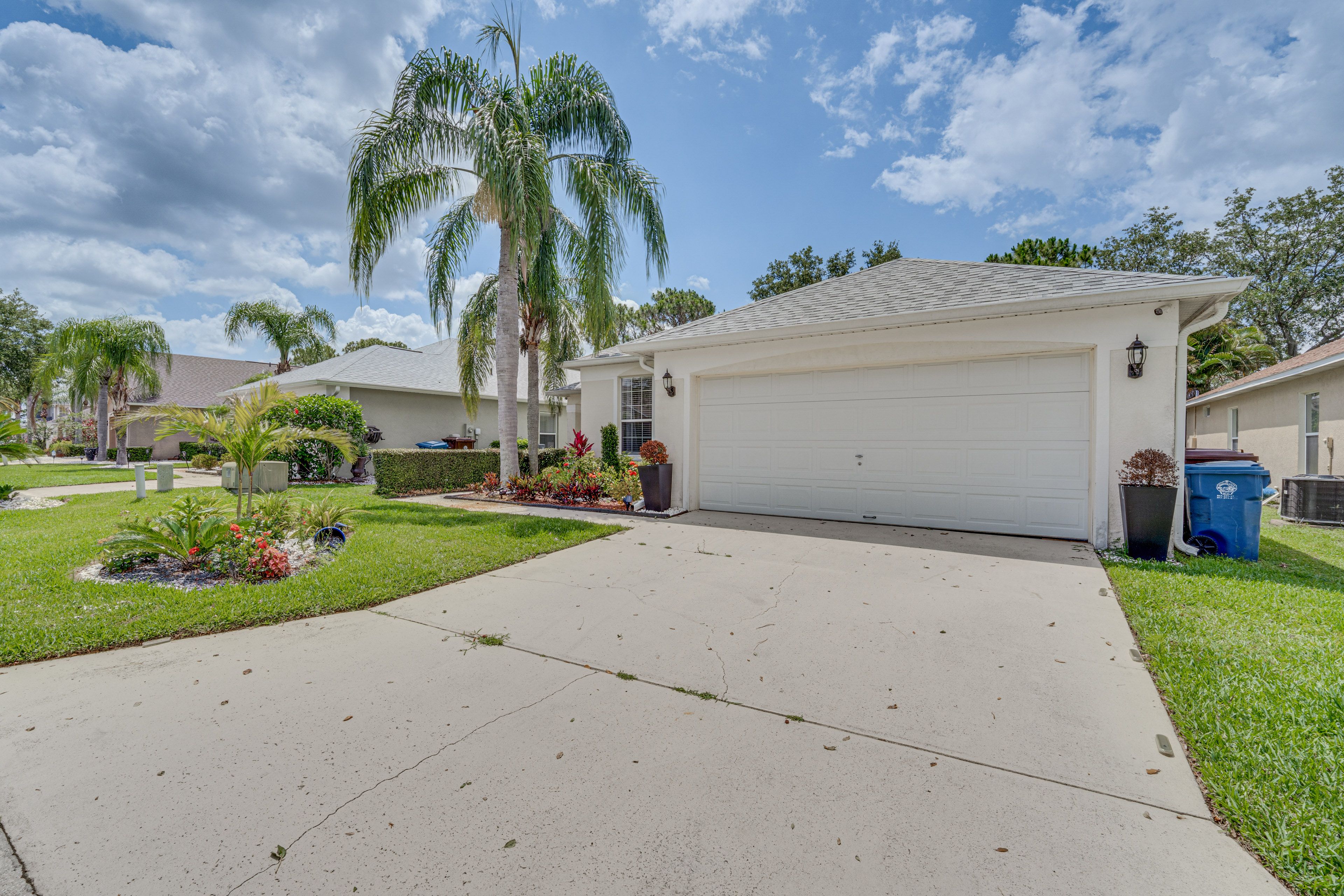 Exterior | Driveway (1 Vehicle)