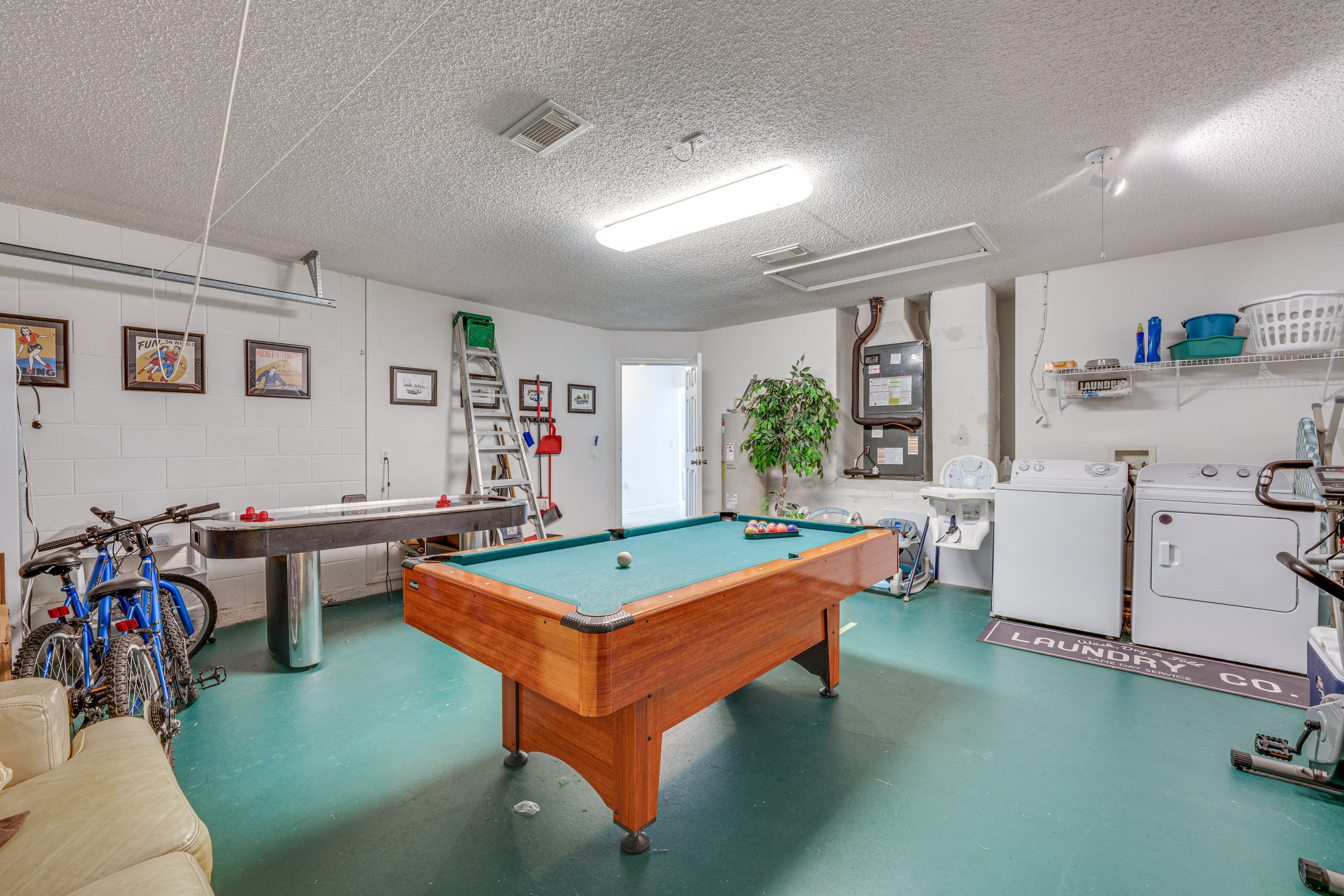 Garage Game Room | Air Hockey | Pool Table