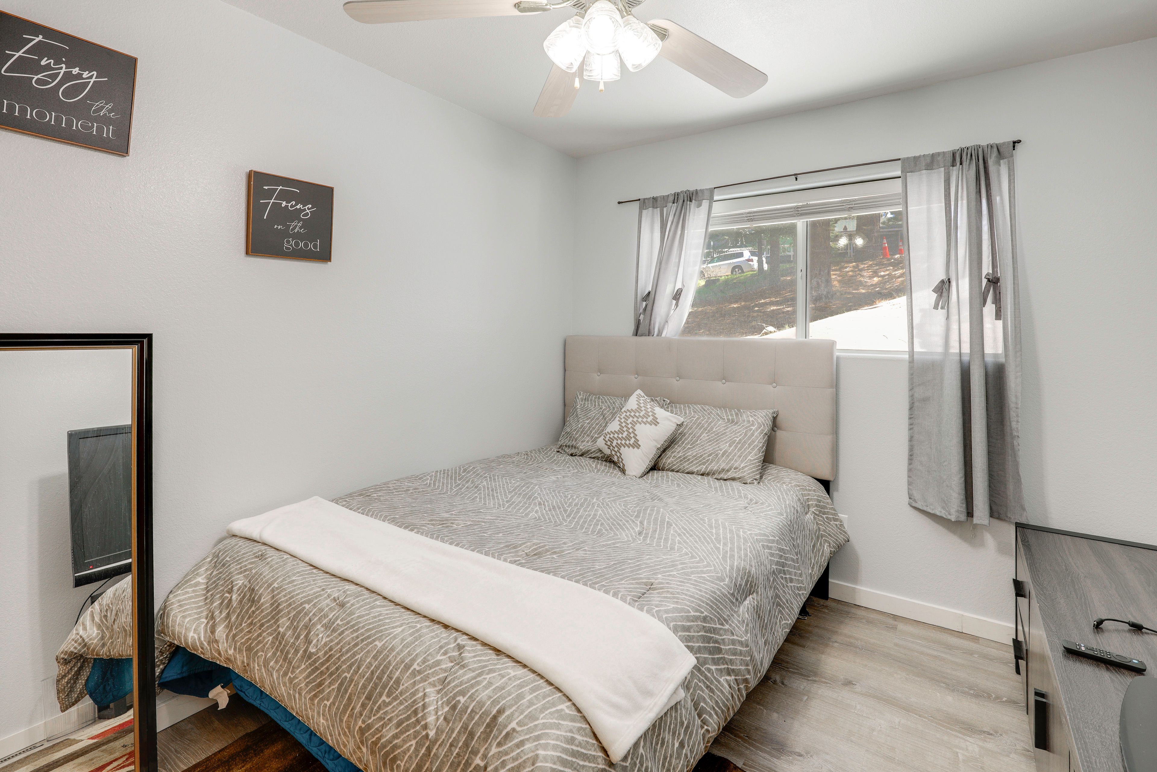 Bedroom 1 | Queen Bed