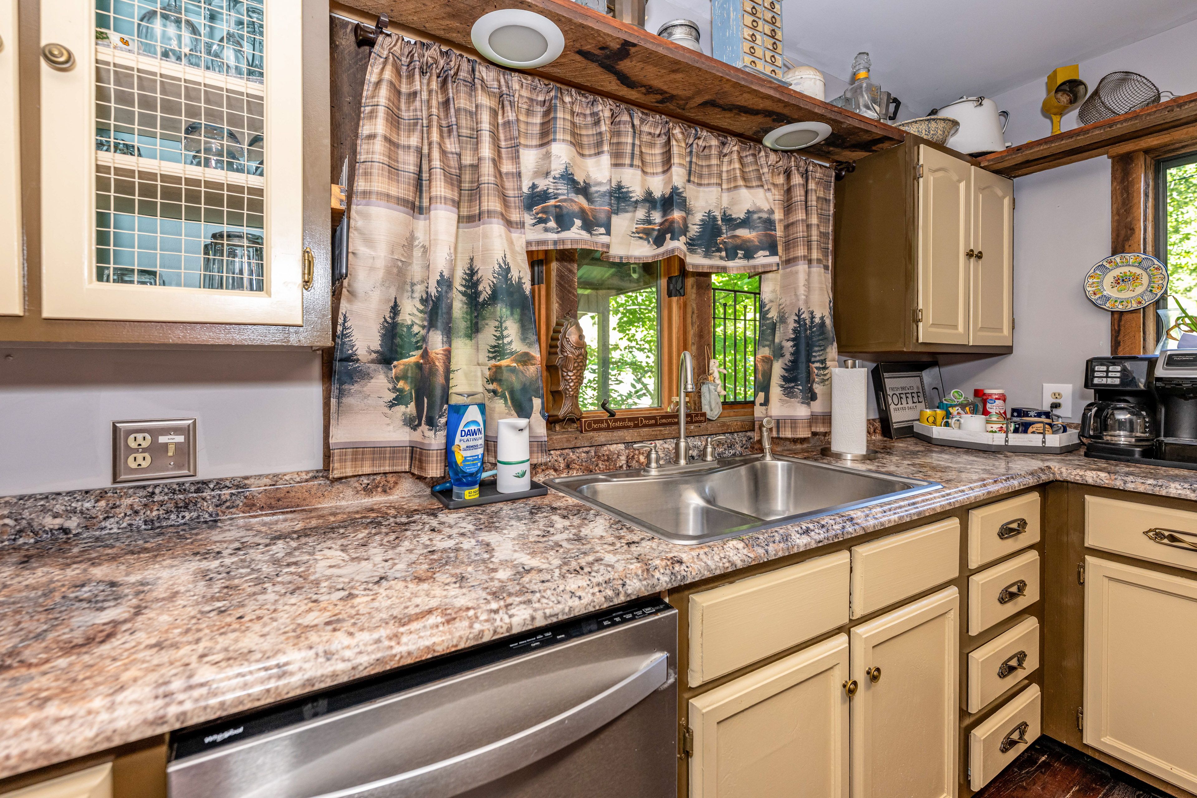Kitchen | Blender | Slow Cooker | 1st Floor